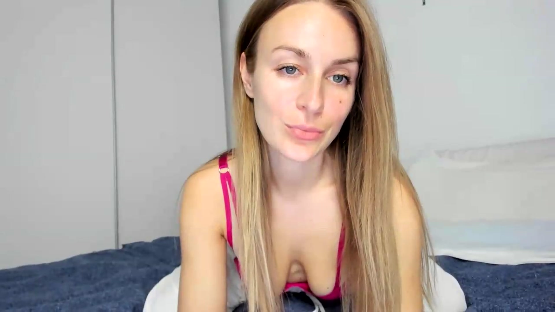 Gallery image thumbnail from regular_girl's myfreecams stream on, 06/27/2026, 17:47 image 16 of 20