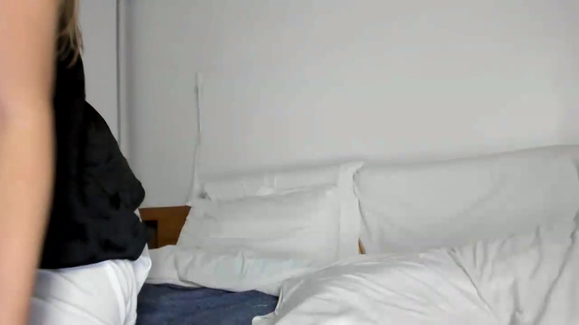 Gallery image thumbnail from regular_girl's myfreecams stream on, 07/07/2026, 22:27 image 14 of 20