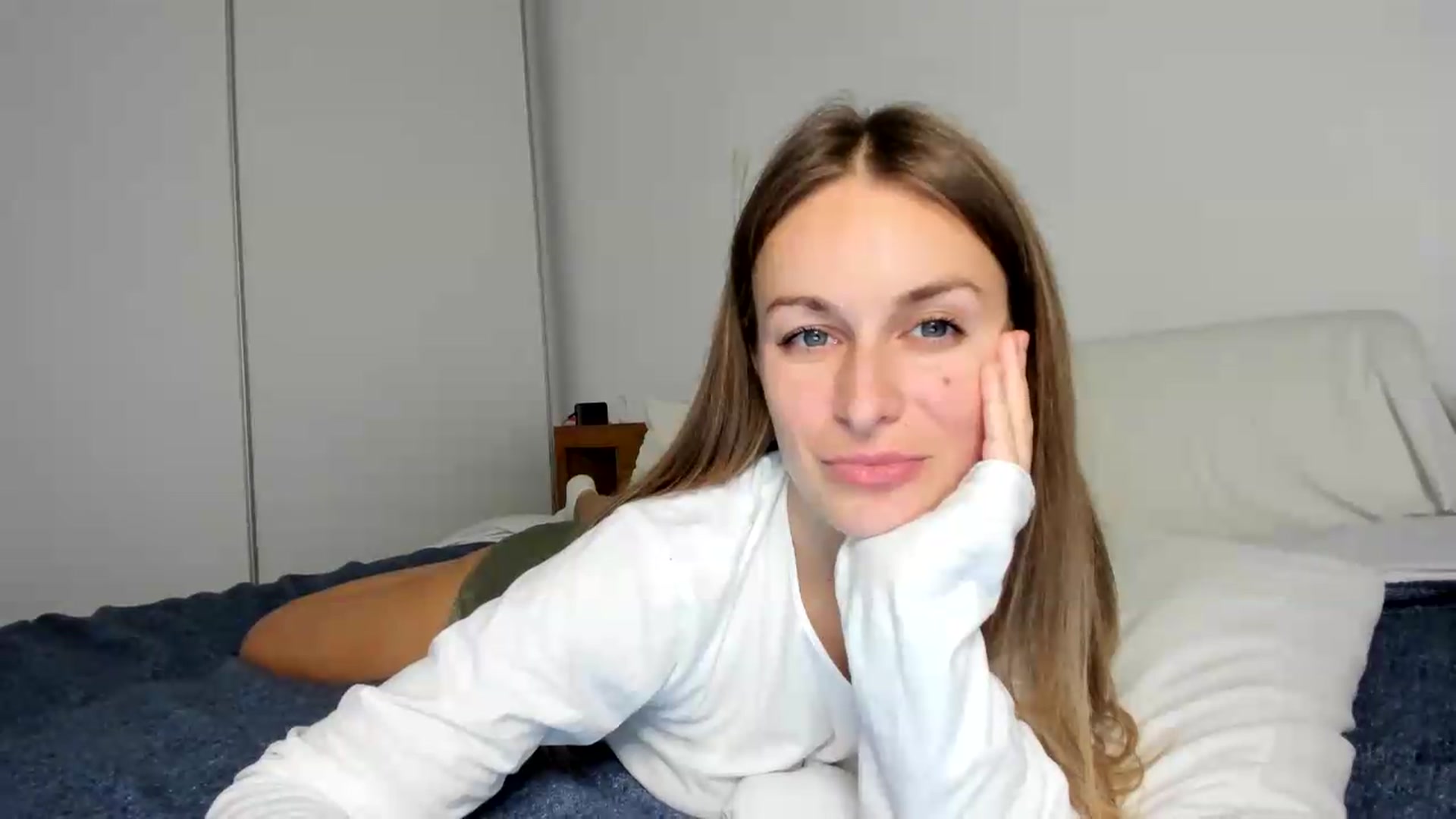 Gallery image thumbnail from regular_girl's myfreecams stream on, 07/08/2026, 18:37 image 12 of 20