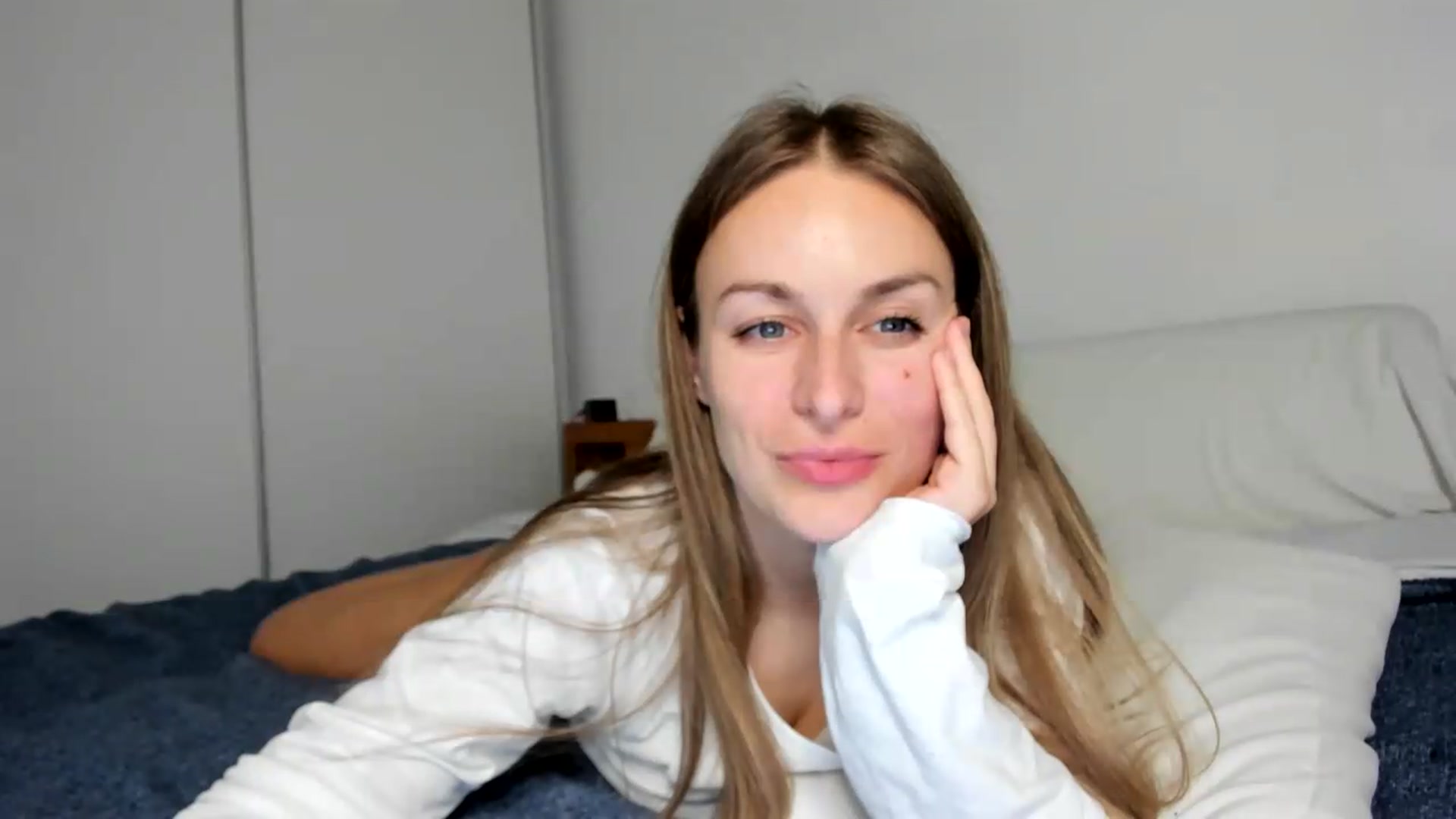 Gallery image thumbnail from regular_girl's myfreecams stream on, 07/08/2026, 18:37 image 13 of 20