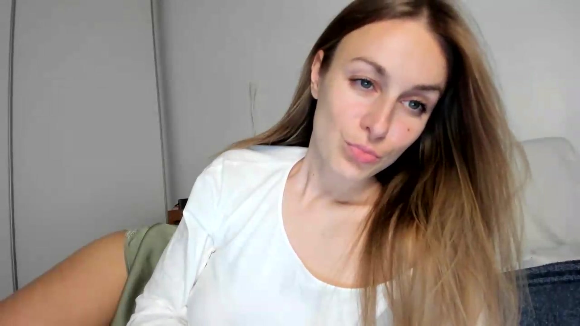 Gallery image thumbnail from regular_girl's myfreecams stream on, 07/08/2026, 19:34 image 18 of 20