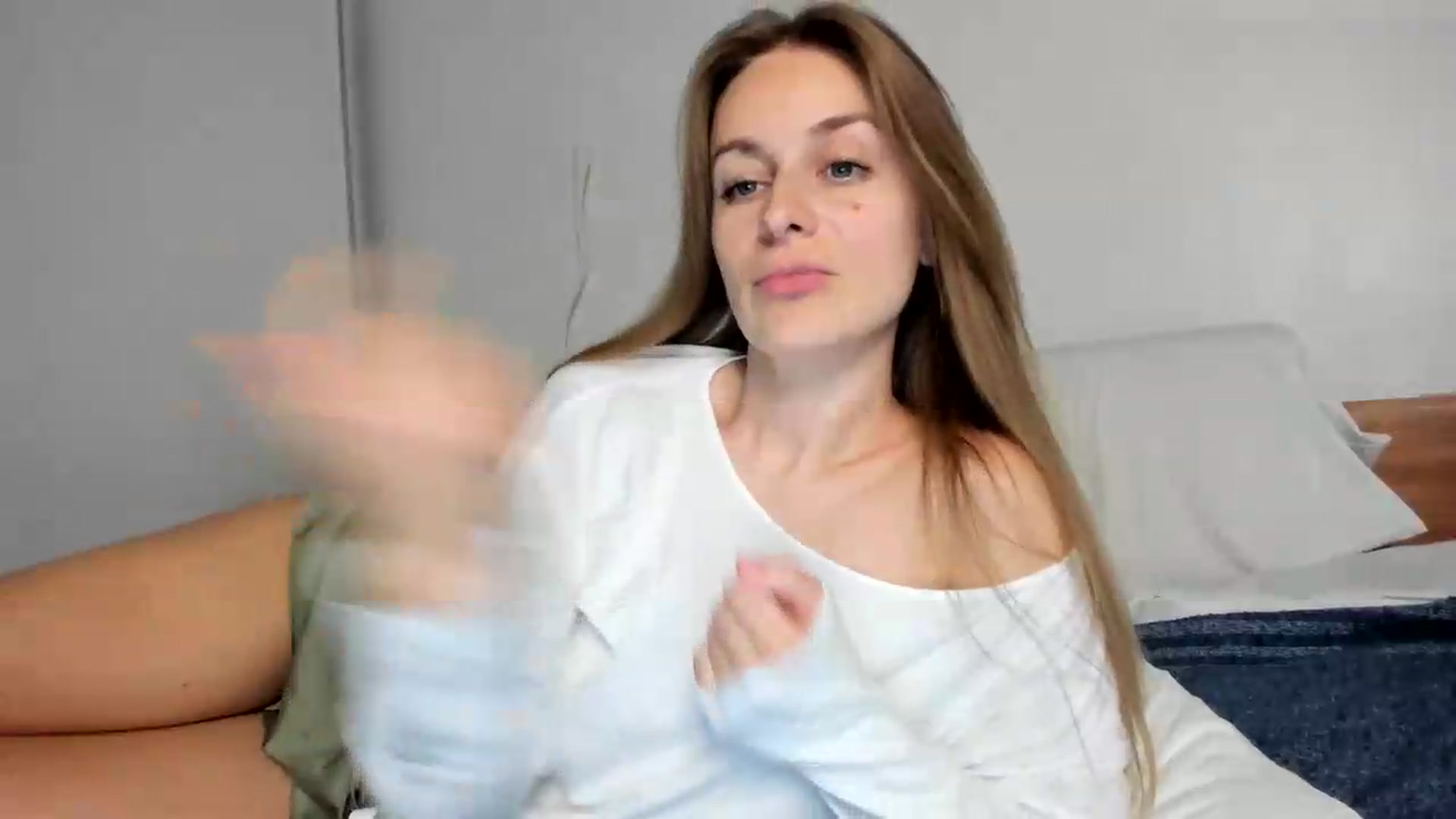 Gallery image thumbnail from regular_girl's myfreecams stream on, 07/08/2026, 19:34 image 16 of 20