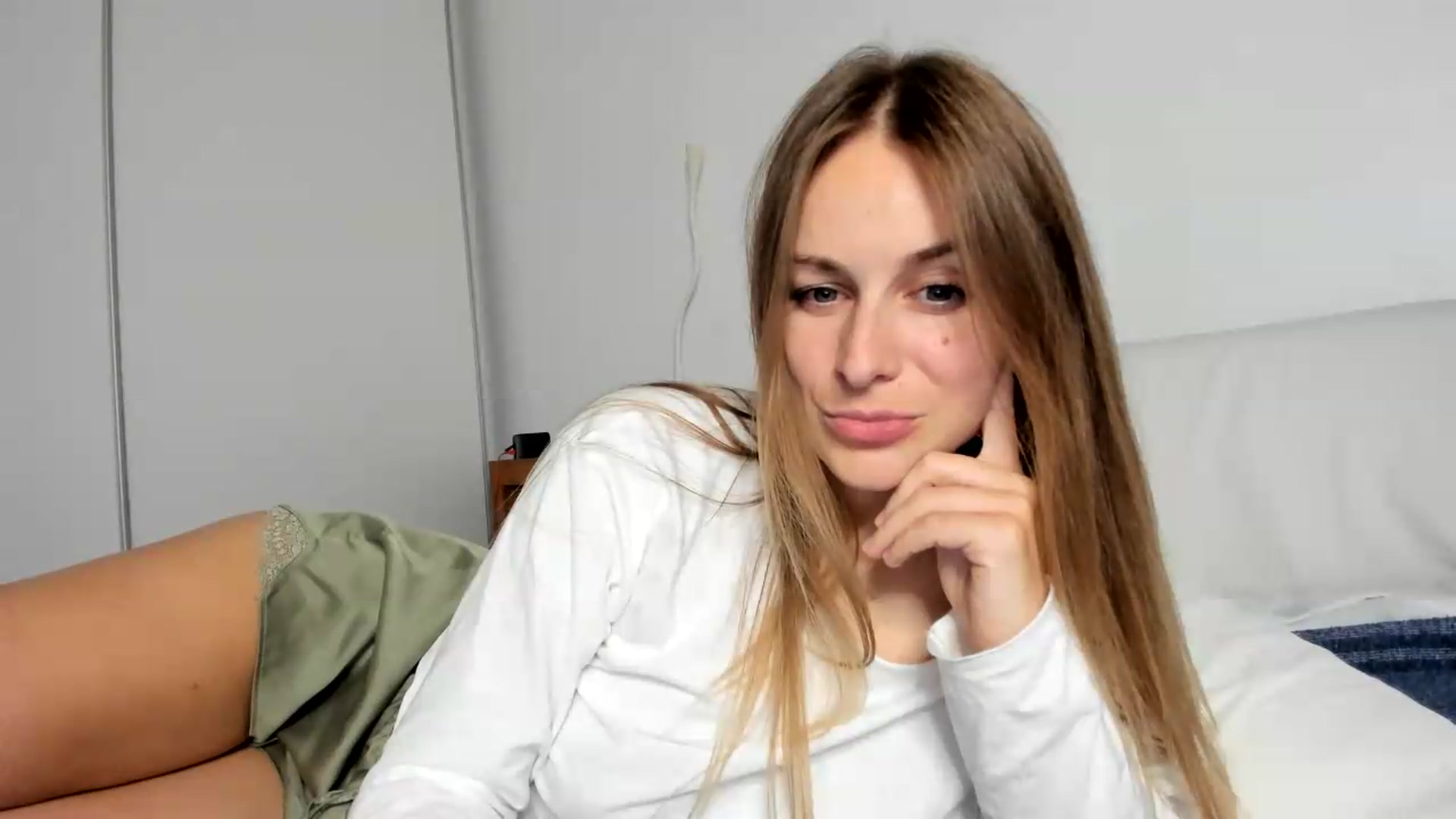 Gallery image thumbnail from regular_girl's myfreecams stream on, 07/08/2026, 19:34 image 6 of 20