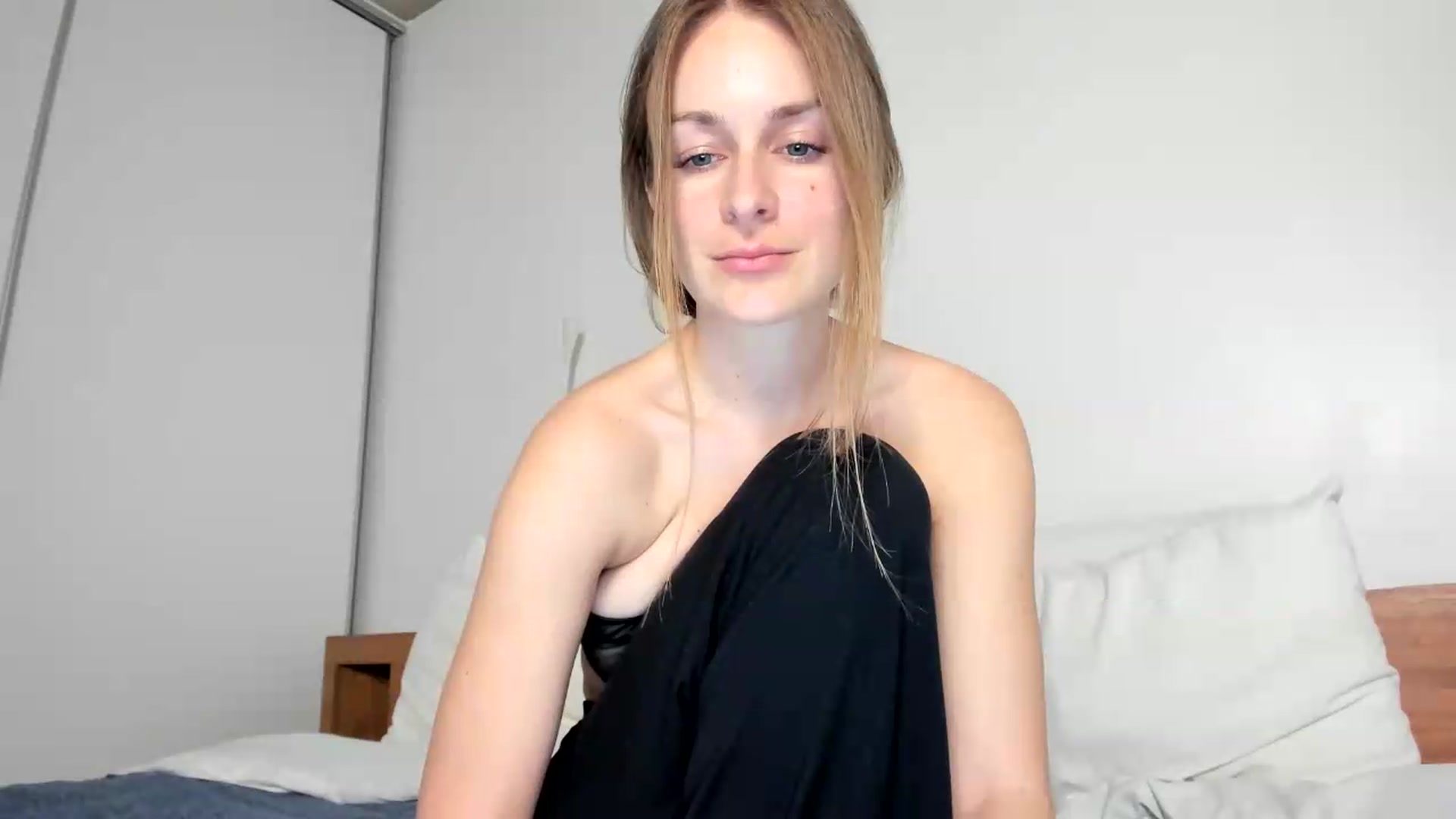 Gallery image thumbnail from regular_girl's myfreecams stream on, 07/12/2026, 21:40 image 12 of 20