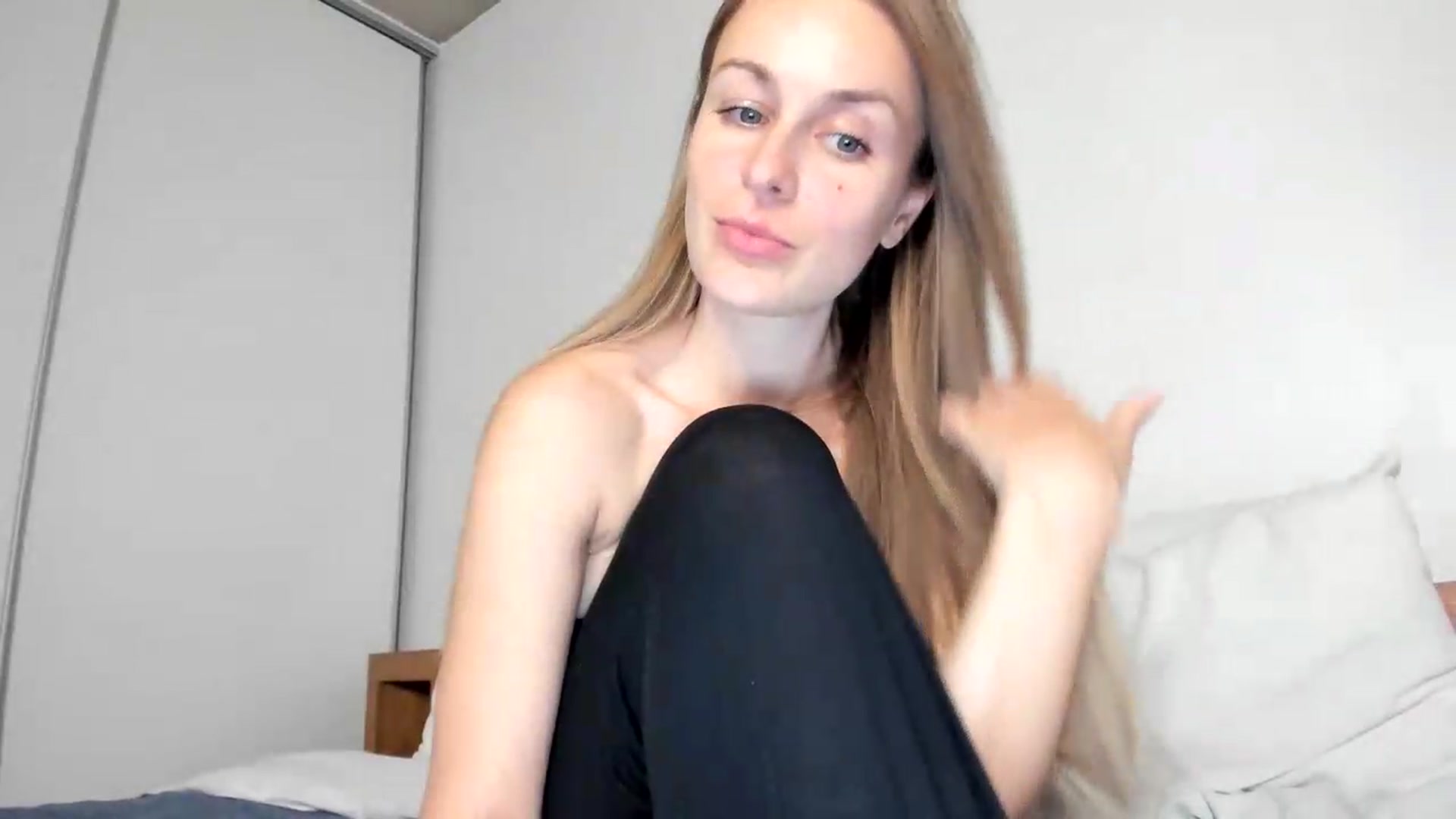 Gallery image thumbnail from regular_girl's myfreecams stream on, 07/12/2026, 21:40 image 20 of 20