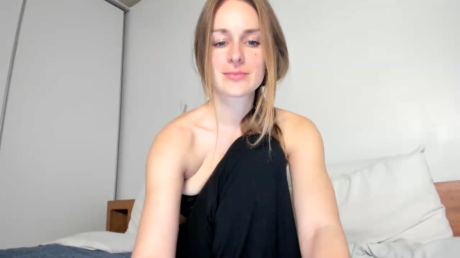 Gallery image thumbnail from regular_girl's myfreecams stream on, 07/12/2026, 21:40 image 15 of 20