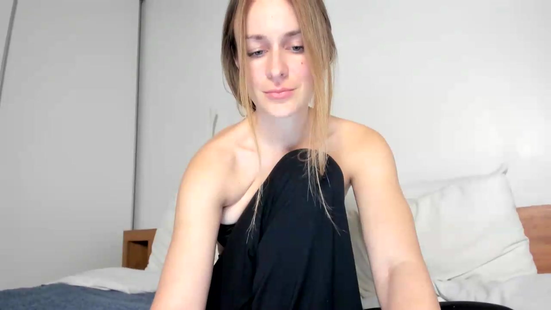 Gallery image thumbnail from regular_girl's myfreecams stream on, 07/12/2026, 21:40 image 13 of 20
