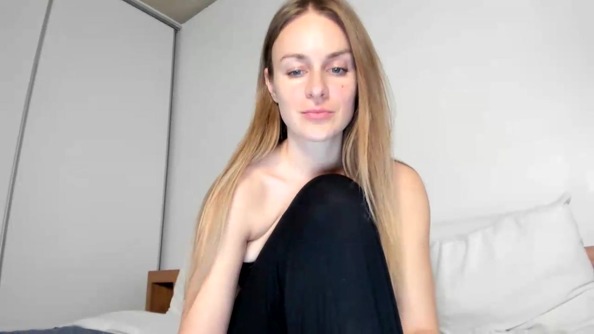 Gallery image thumbnail from regular_girl's myfreecams stream on, 07/12/2026, 21:40 image 19 of 20