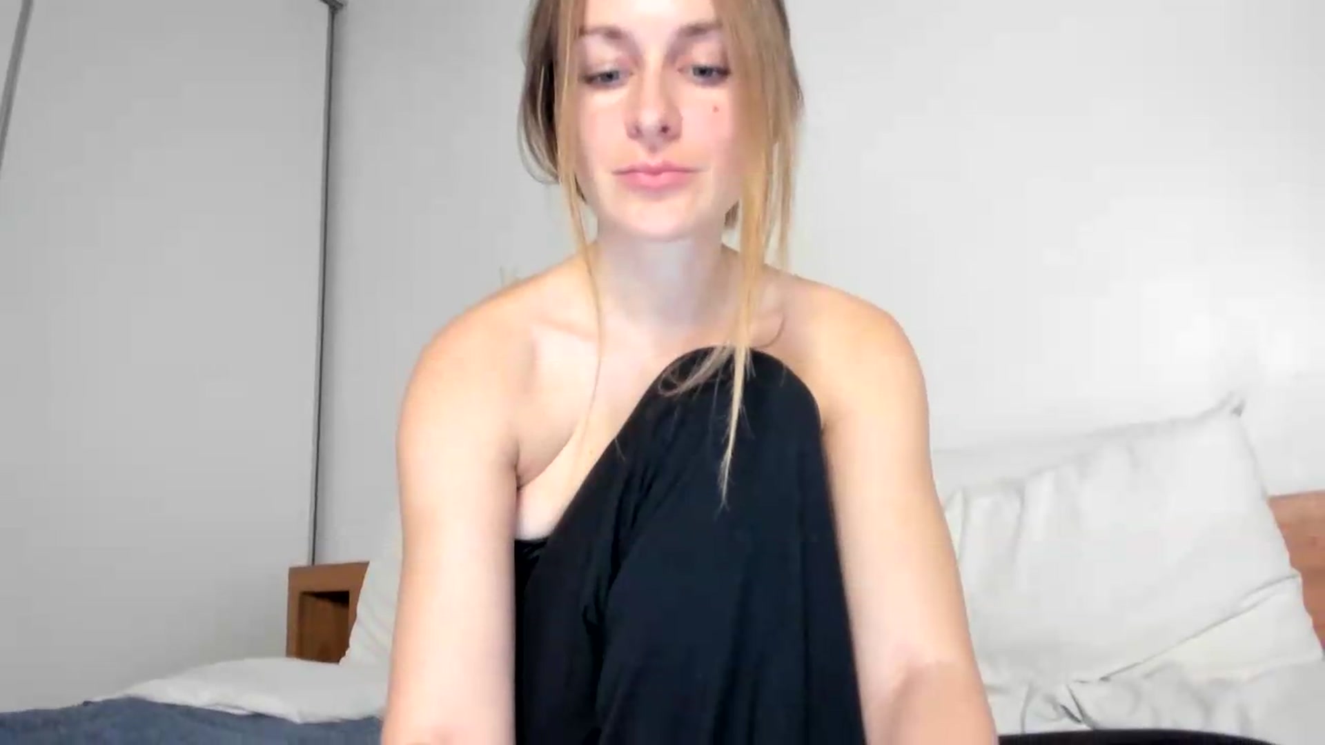 Gallery image thumbnail from regular_girl's myfreecams stream on, 07/12/2026, 21:40 image 11 of 20