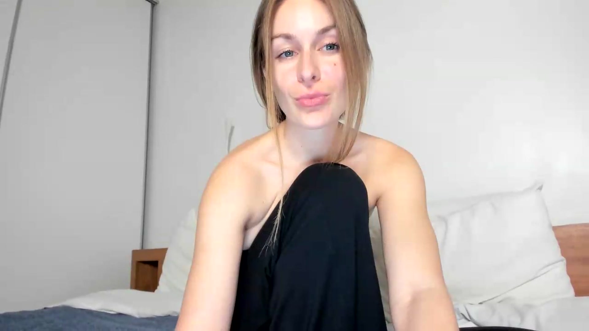 Gallery image thumbnail from regular_girl's myfreecams stream on, 07/12/2026, 21:40 image 14 of 20