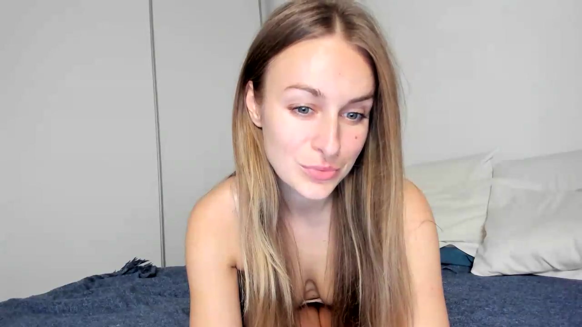 Gallery image thumbnail from regular_girl's myfreecams stream on, 07/18/2026, 21:01 image 12 of 20
