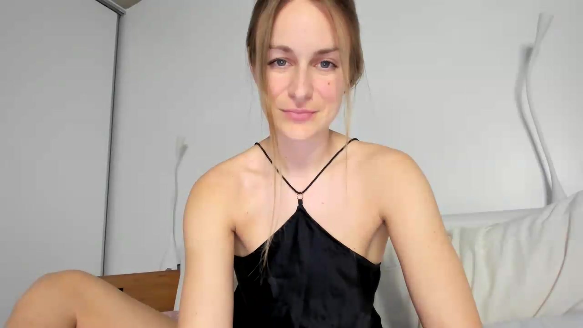 Gallery image thumbnail from regular_girl's myfreecams stream on, 08/03/2026, 22:40 image 15 of 20
