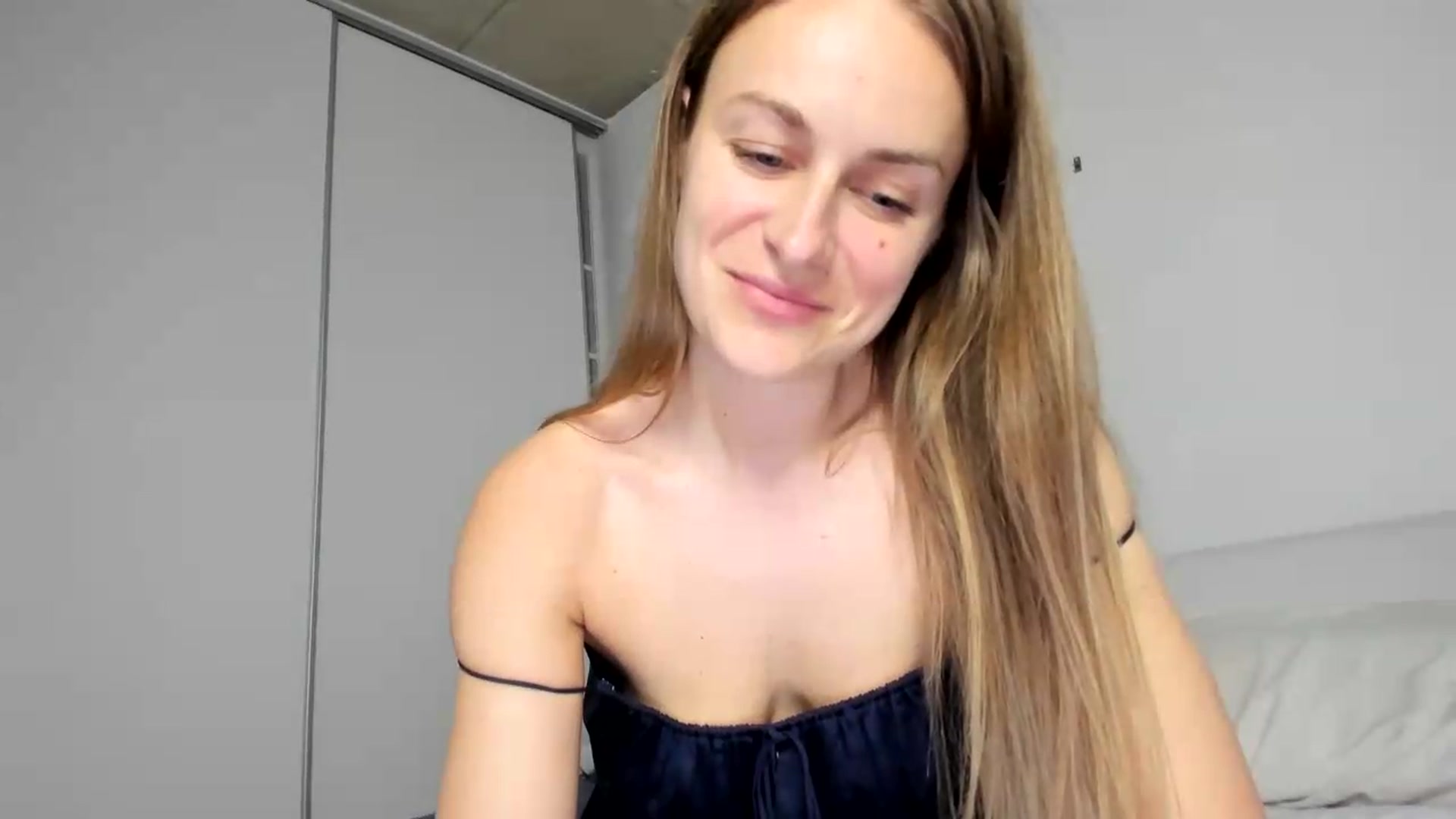 Gallery image thumbnail from regular_girl's myfreecams stream on, 08/04/2026, 22:35 image 12 of 20