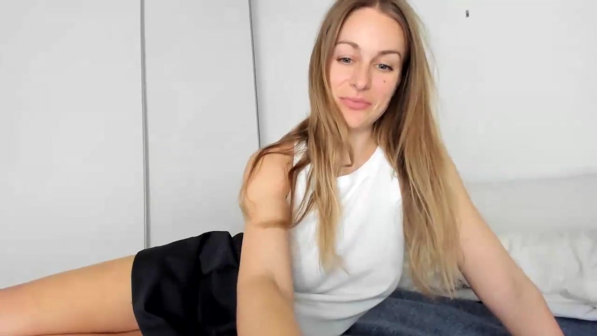 Gallery image thumbnail from regular_girl's myfreecams stream on, 08/09/2026, 18:01 image 10 of 20