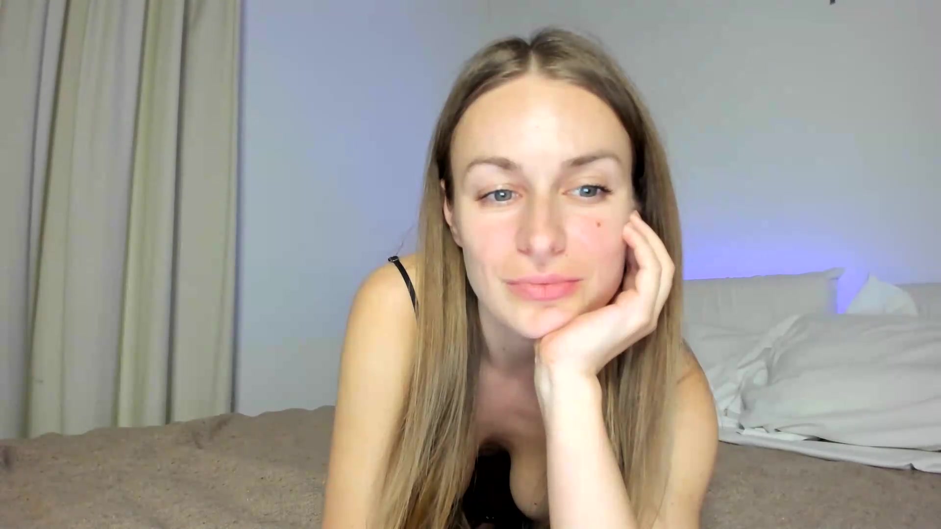 Gallery image thumbnail from regular_girl's myfreecams stream on, 08/22/2026, 20:03 image 7 of 20