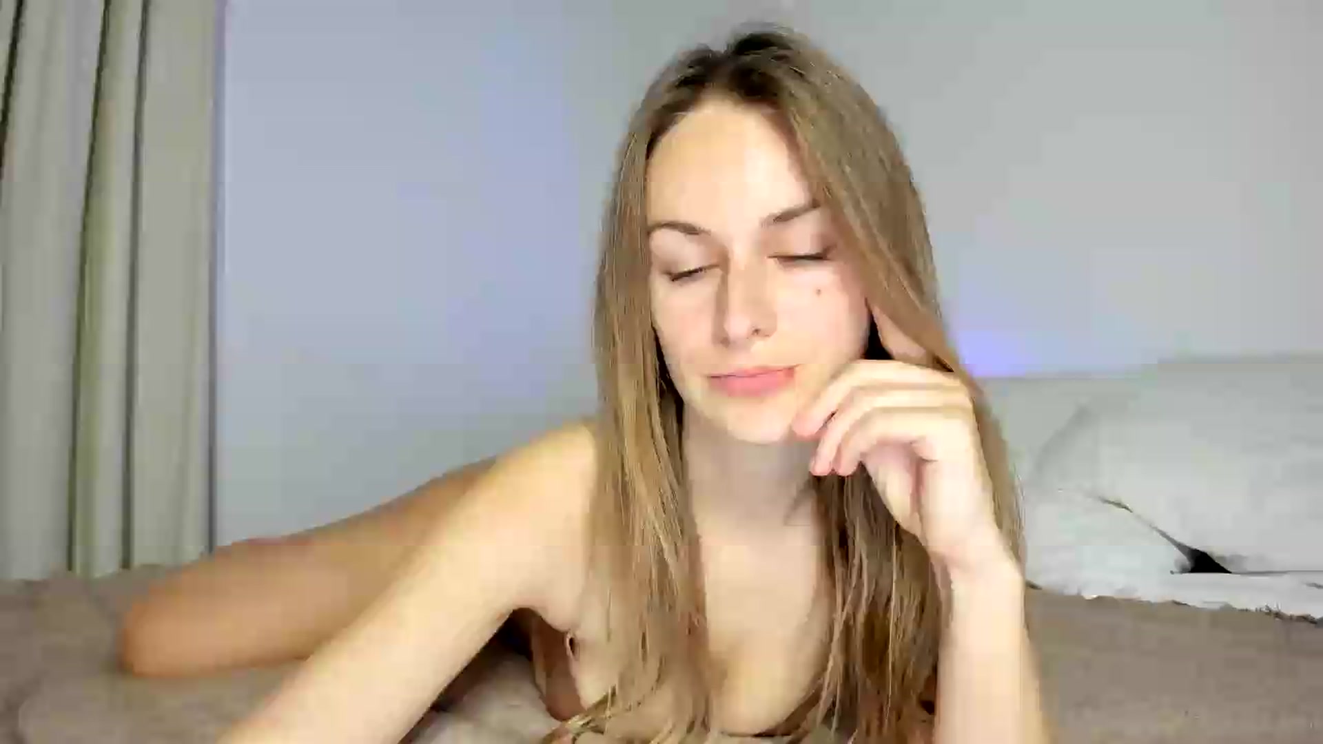 Gallery image thumbnail from regular_girl's myfreecams stream on, 08/27/2026, 20:25 image 13 of 20