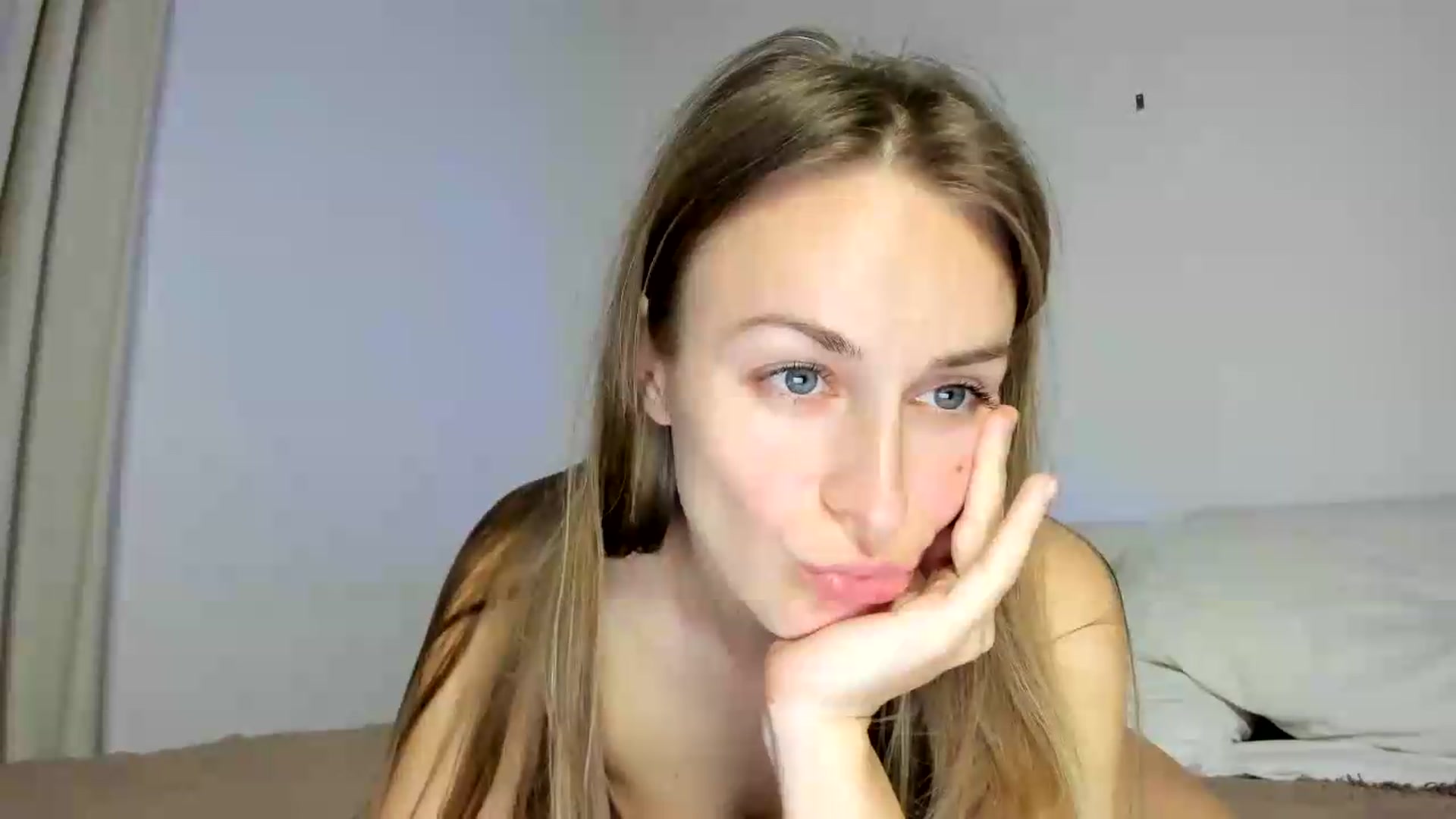 Gallery image thumbnail from regular_girl's myfreecams stream on, 08/27/2026, 20:25 image 7 of 20