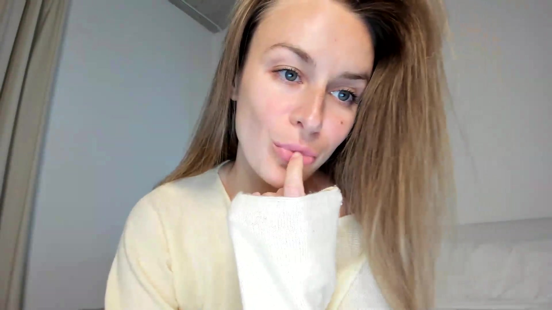 Gallery image thumbnail from regular_girl's myfreecams stream on, 09/12/2026, 17:47 image 13 of 20