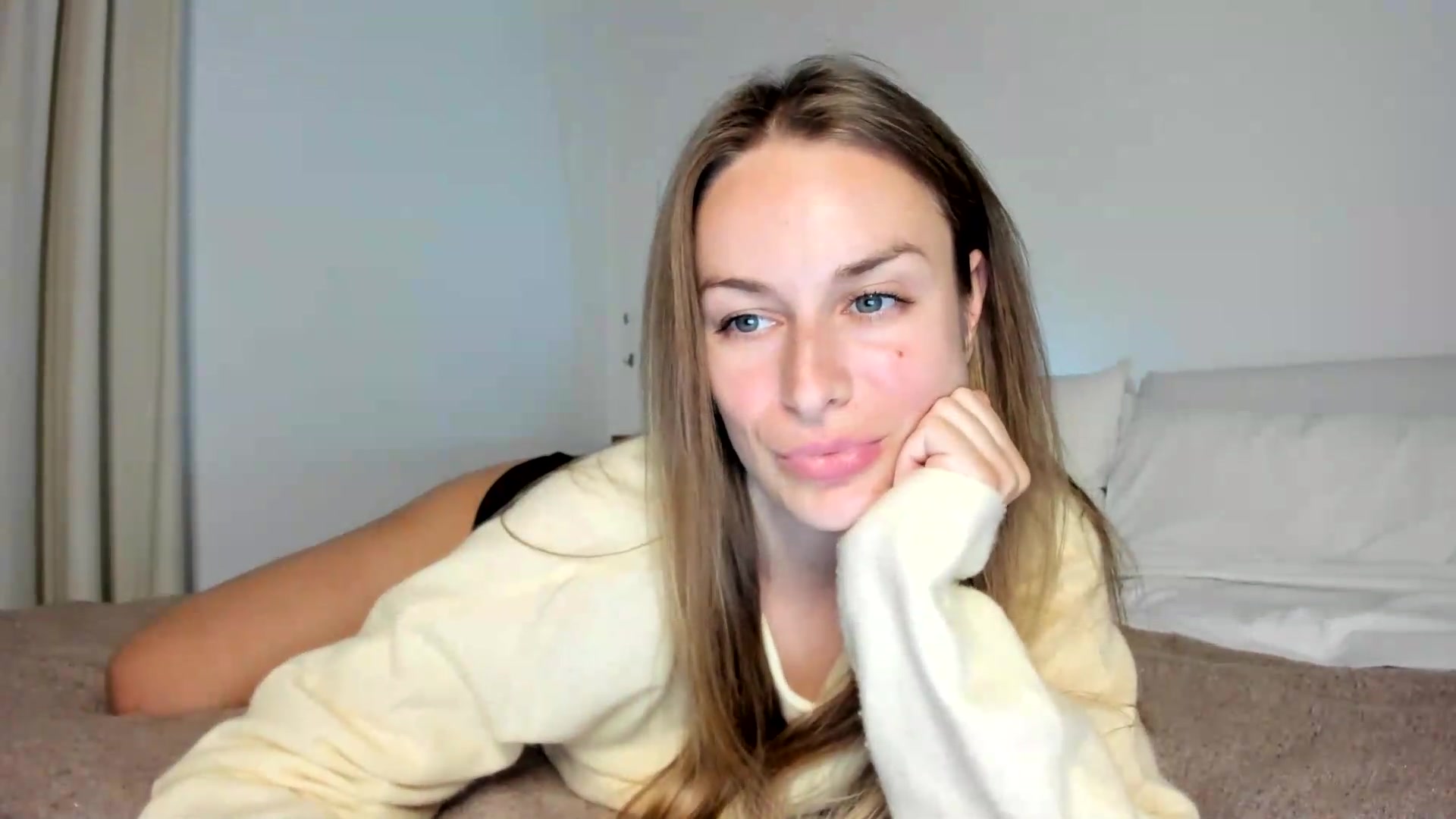 Gallery image thumbnail from regular_girl's myfreecams stream on, 09/12/2026, 17:47 image 18 of 20