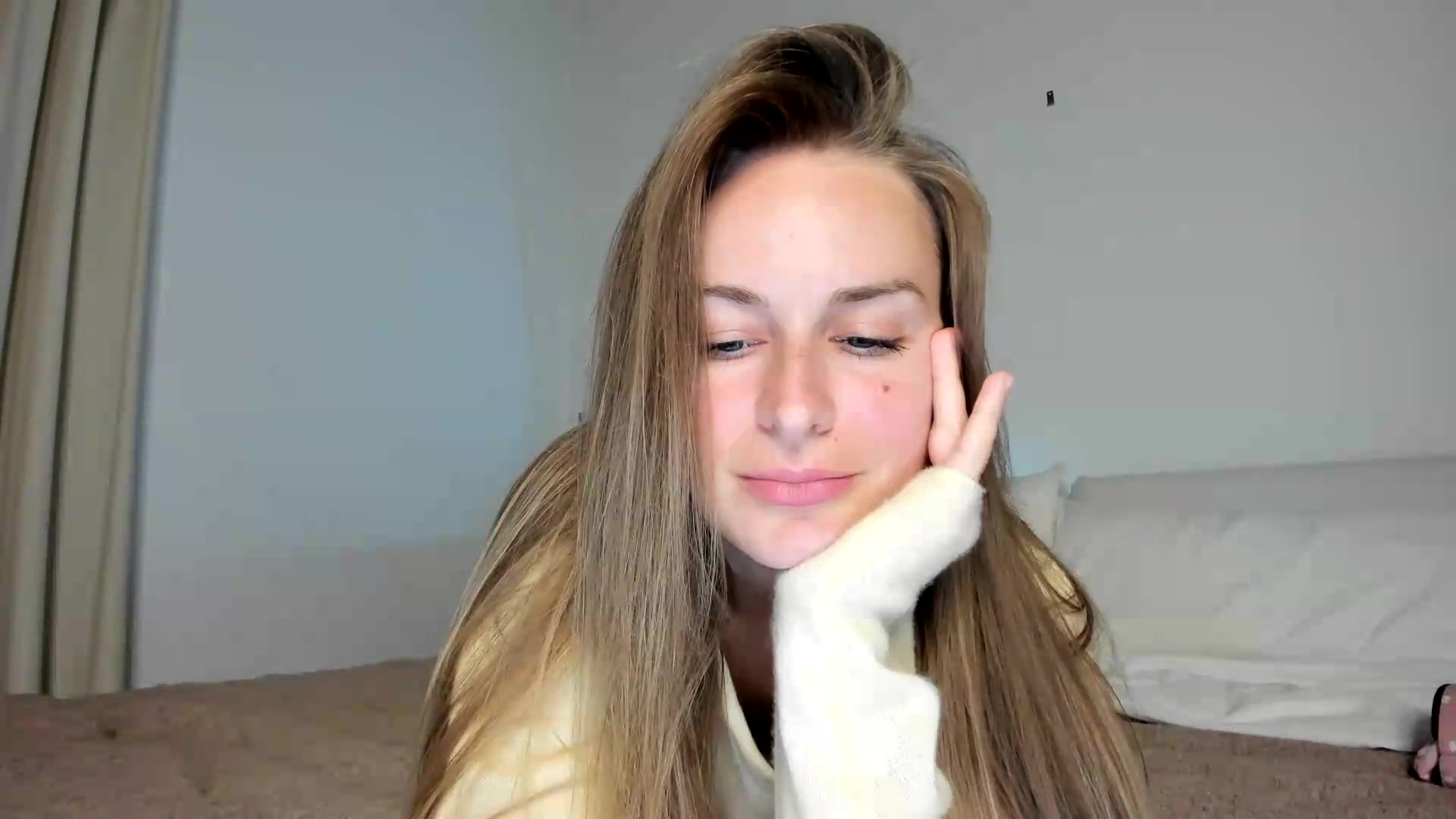 Gallery image thumbnail from regular_girl's myfreecams stream on, 09/12/2026, 18:26 image 14 of 20
