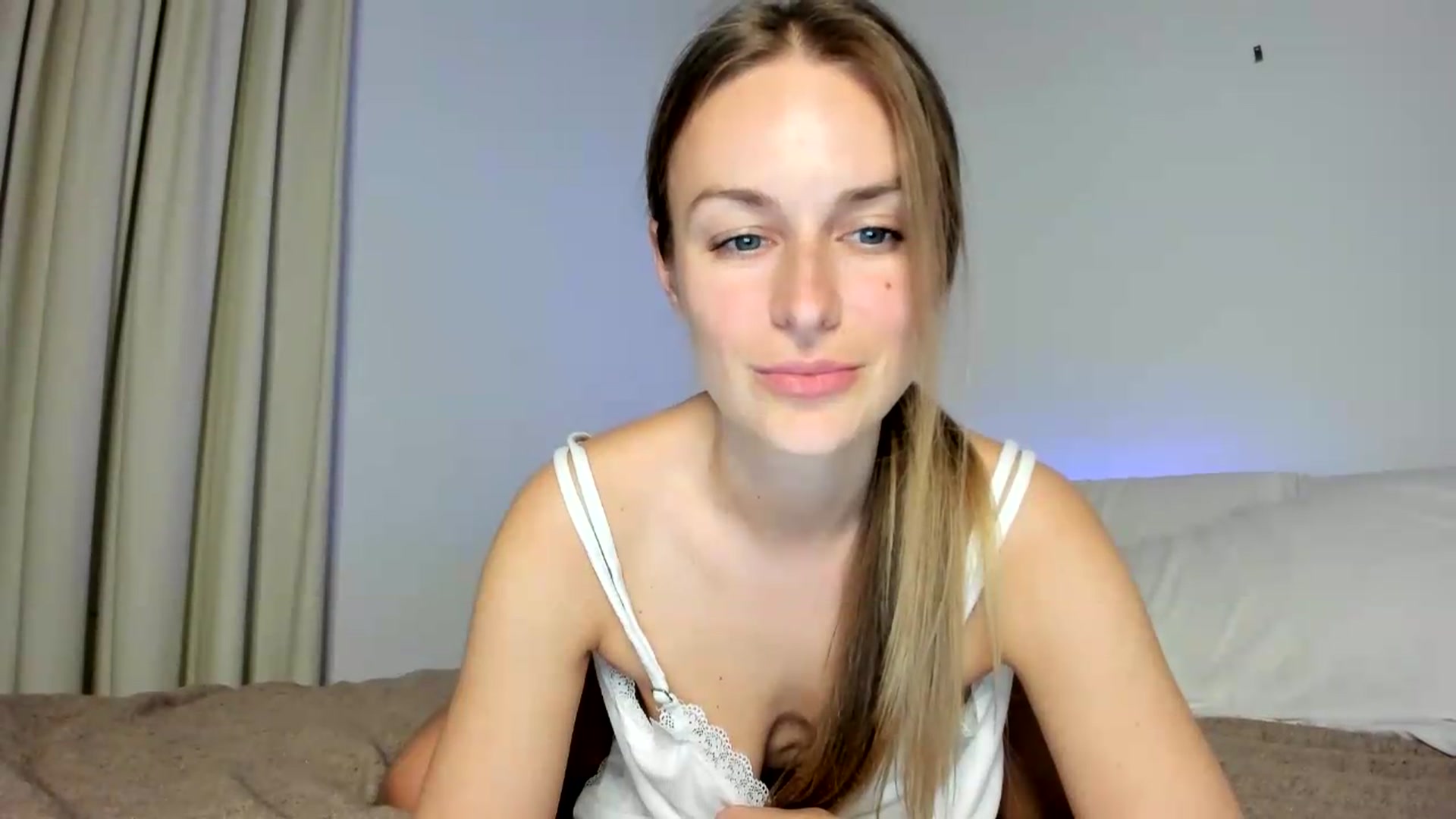 Gallery image thumbnail from regular_girl's myfreecams stream on, 09/12/2026, 23:36 image 2 of 20