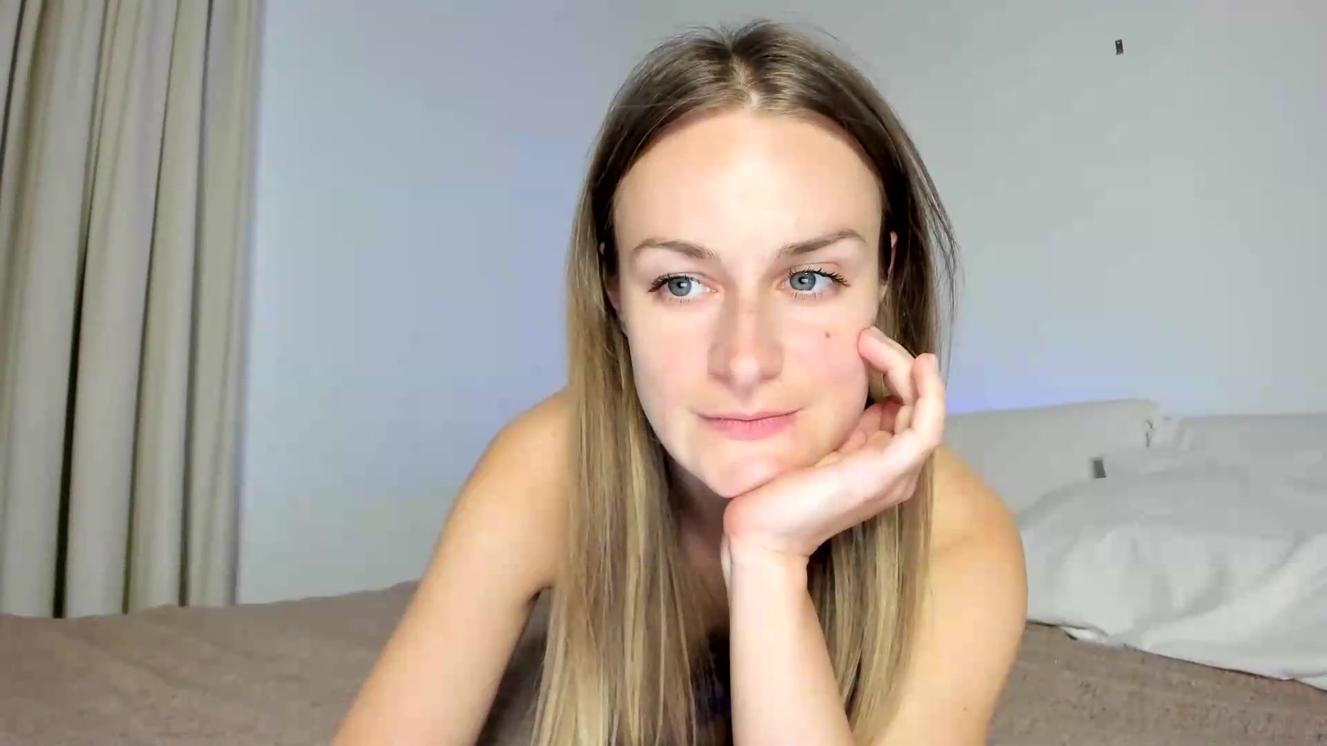 Gallery image thumbnail from regular_girl's myfreecams stream on, 09/13/2026, 19:15 image 13 of 20