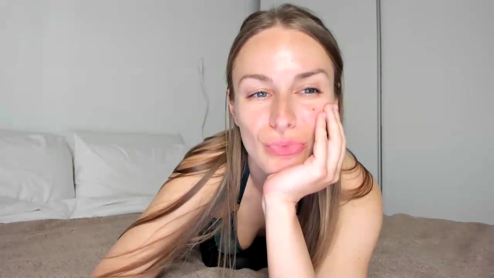 Gallery image thumbnail from regular_girl's myfreecams stream on, 09/15/2026, 18:27 image 19 of 20