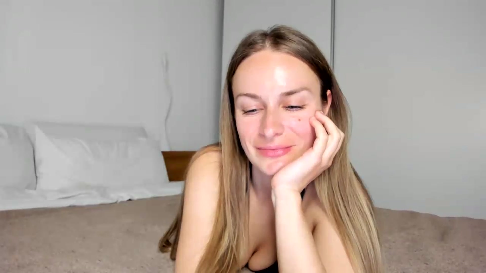 Gallery image thumbnail from regular_girl's myfreecams stream on, 09/15/2026, 18:27 image 10 of 20