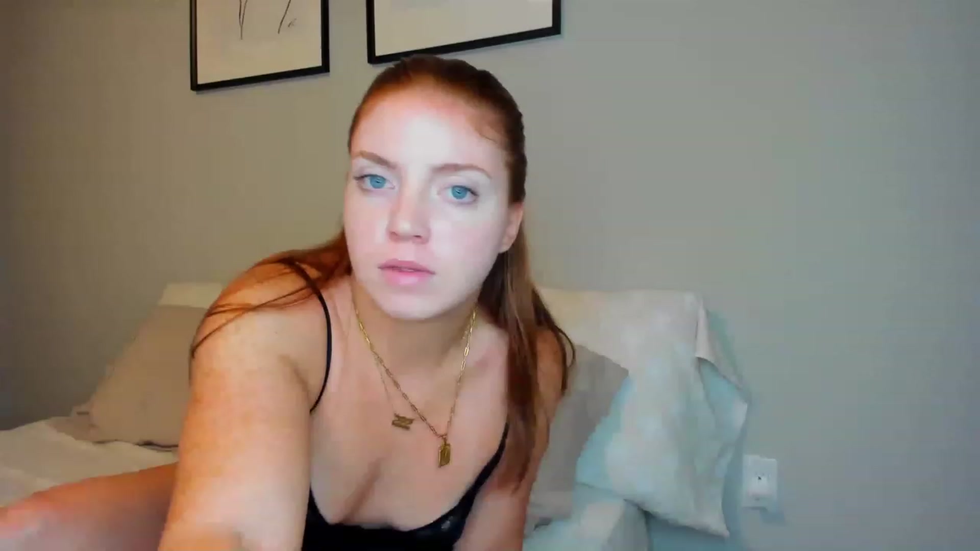 Gallery image thumbnail from reinaxred's myfreecams stream on, 06/15/2023, 08:14 image 8 of 20