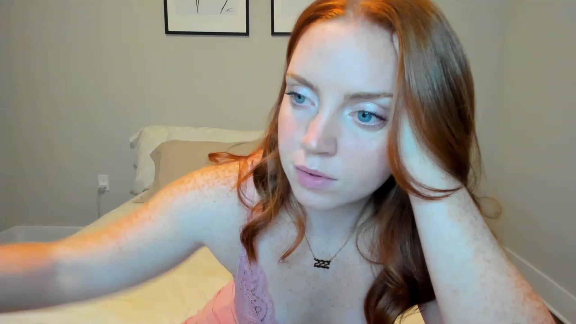 Gallery image thumbnail from reinaxred's myfreecams stream on, 06/25/2023, 01:55 image 20 of 20