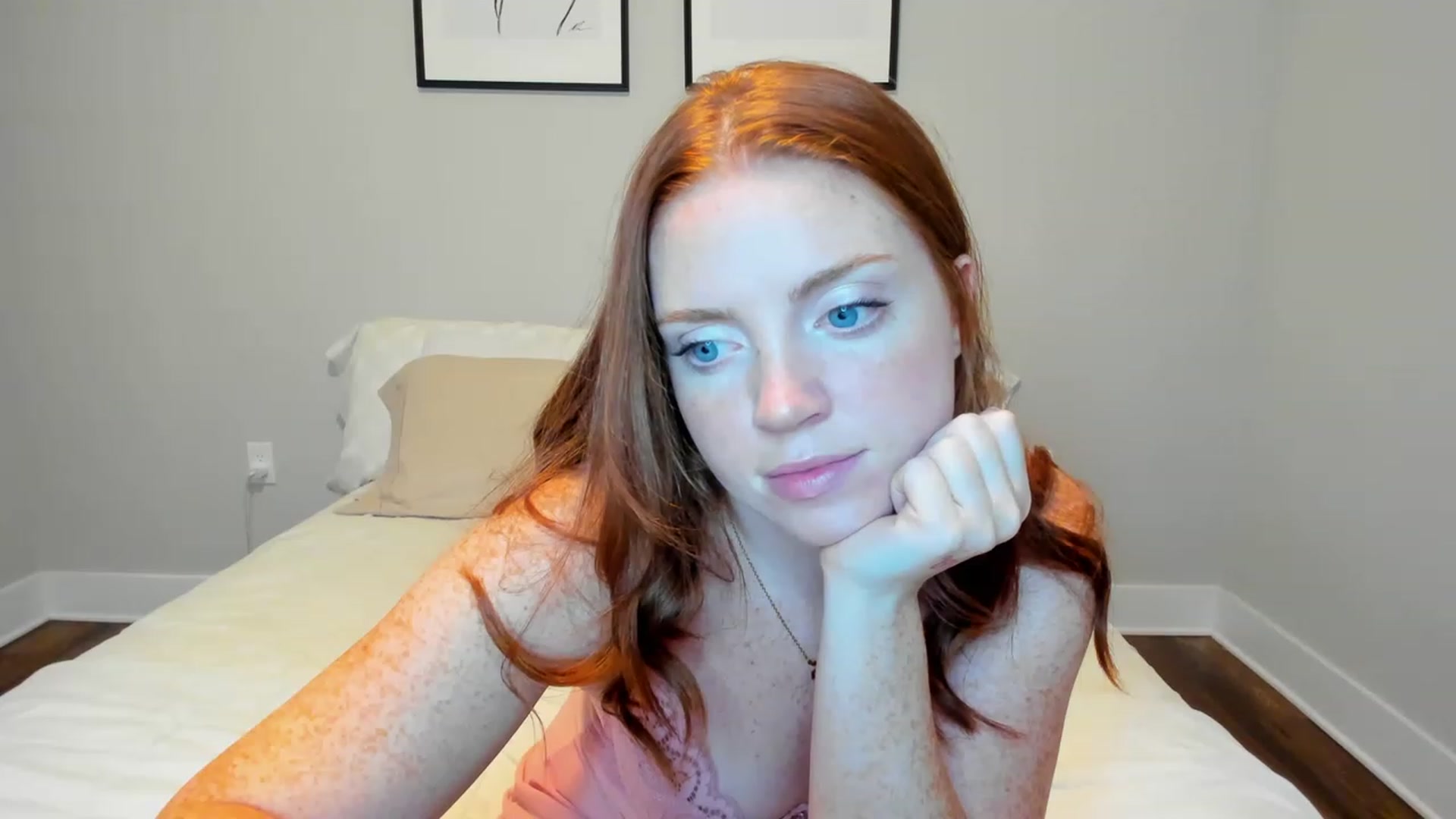 Gallery image thumbnail from reinaxred's myfreecams stream on, 06/25/2023, 01:55 image 12 of 20