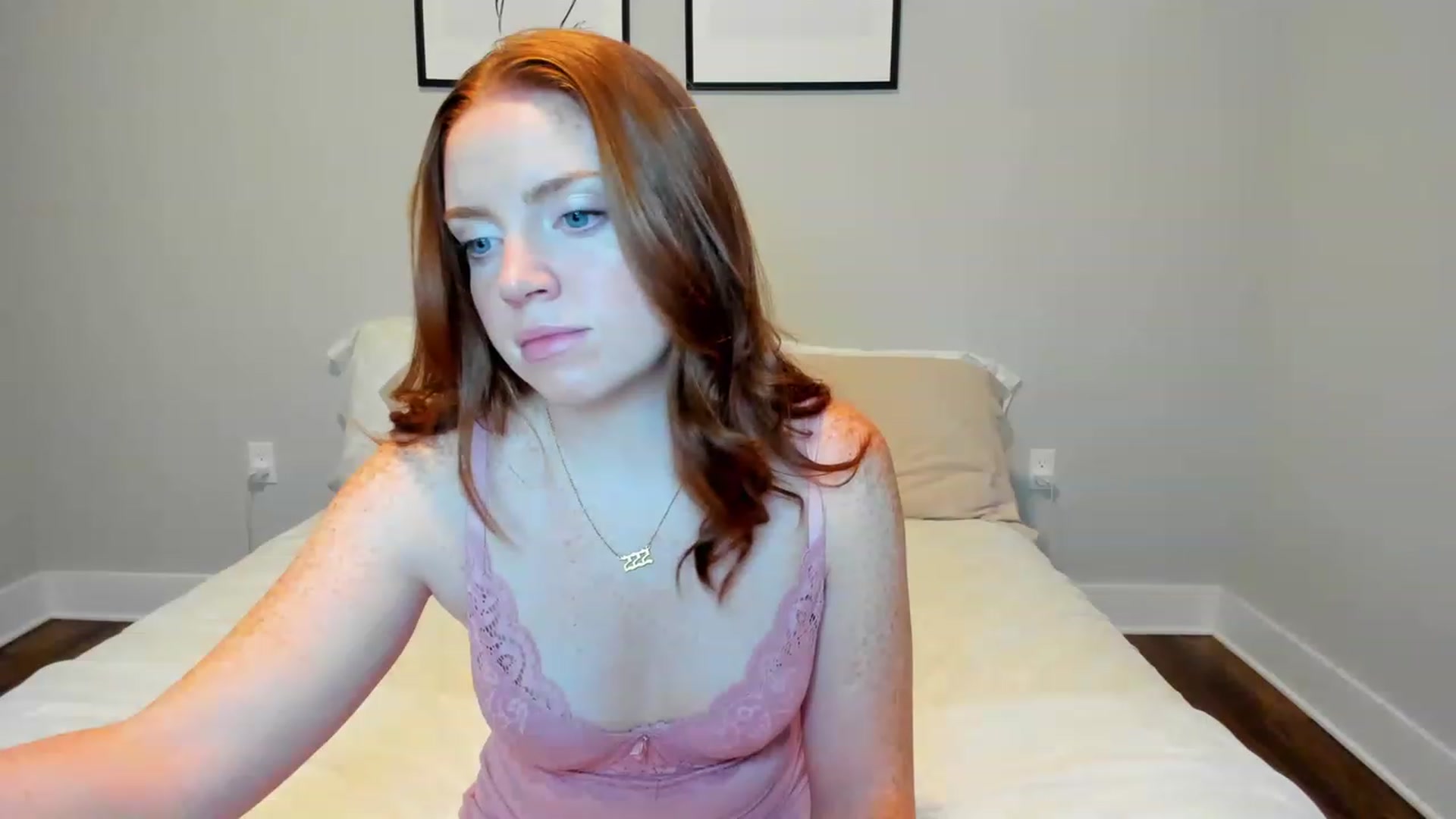 Gallery image thumbnail from reinaxred's myfreecams stream on, 06/25/2023, 01:55 image 9 of 20