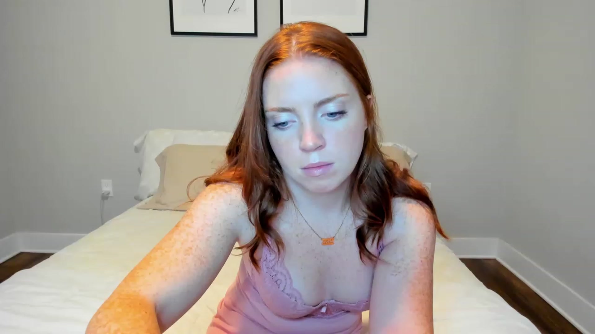 Gallery image thumbnail from reinaxred's myfreecams stream on, 06/25/2023, 01:55 image 11 of 20