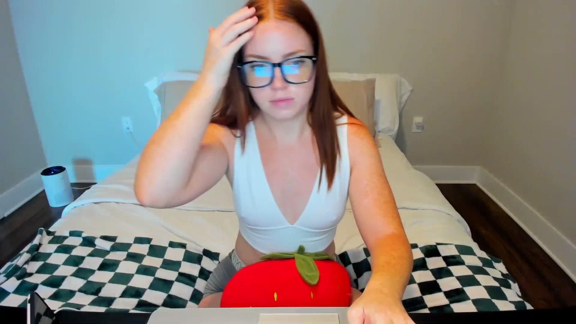 Gallery image thumbnail from reinaxred's myfreecams stream on, 07/13/2023, 18:46 image 13 of 20