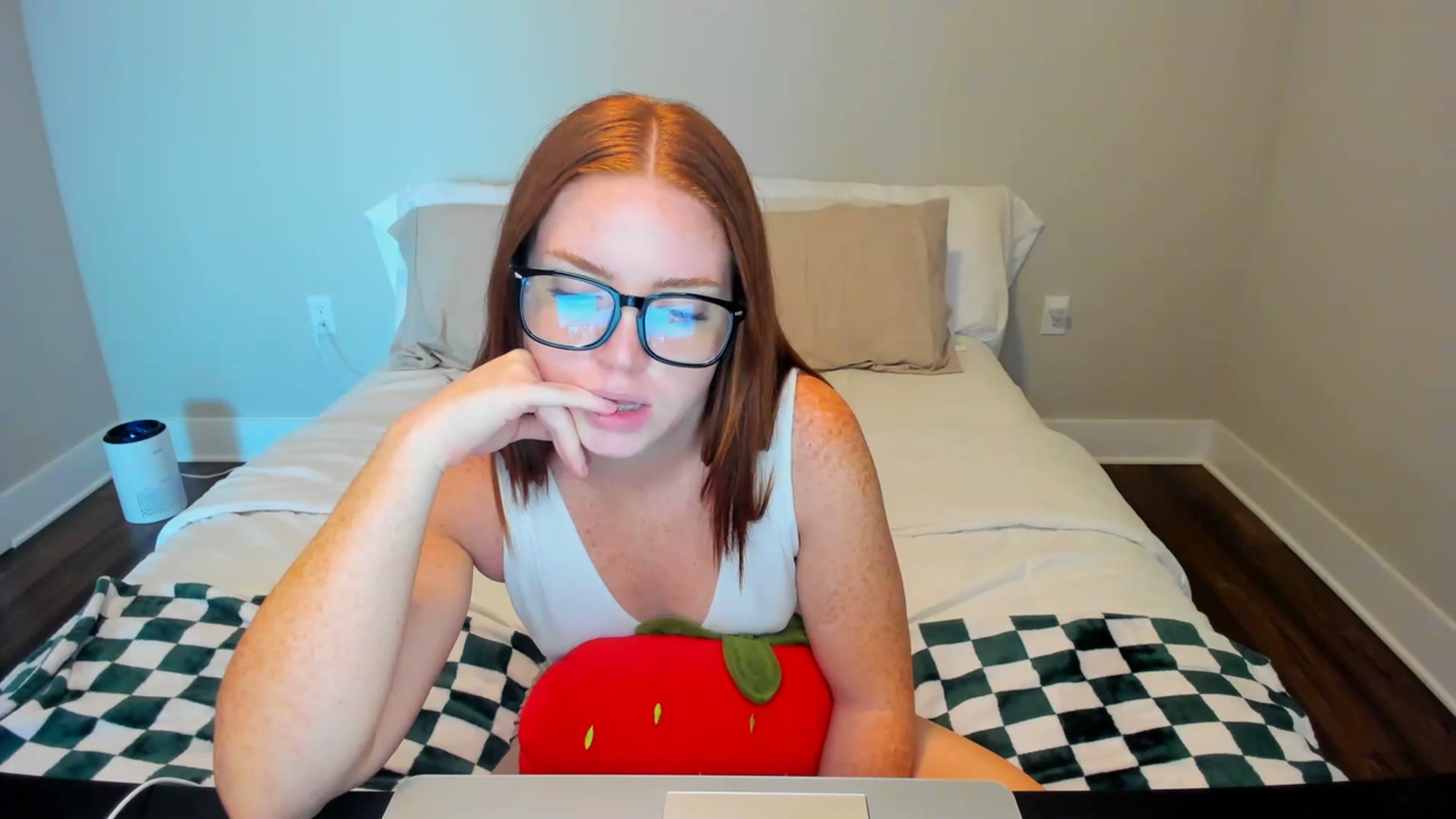 Gallery image thumbnail from reinaxred's myfreecams stream on, 07/13/2023, 18:46 image 5 of 20