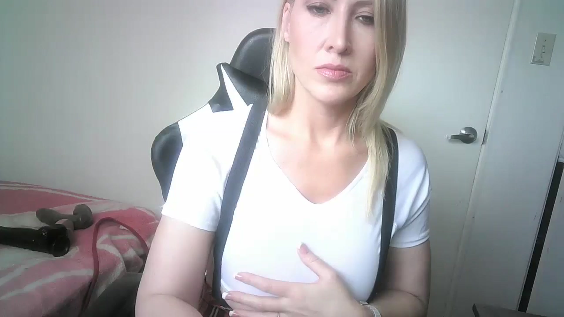 Gallery image thumbnail from restlessparis's myfreecams stream on, 04/11/2025, 18:35 image 10 of 20