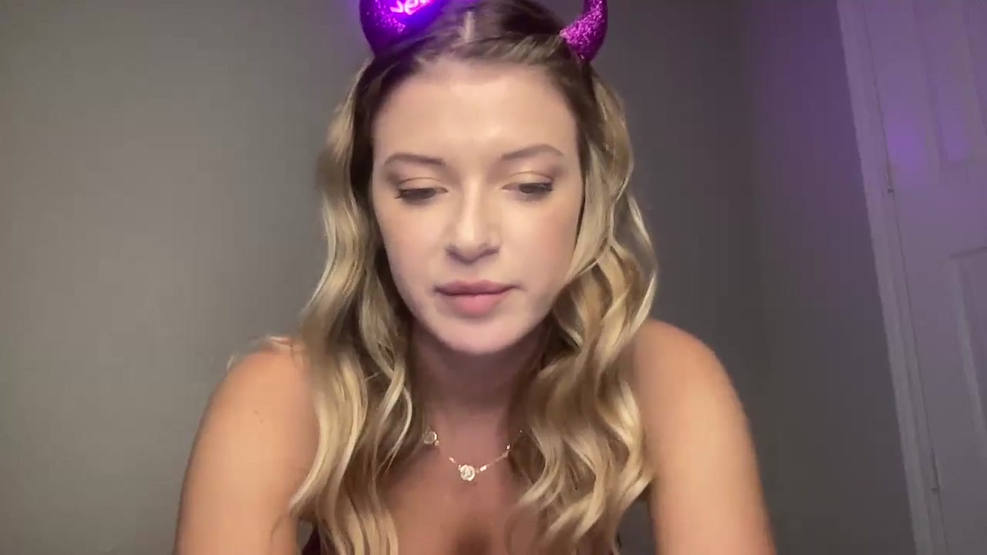 Gallery image thumbnail from rileydepp's myfreecams stream on, 10/21/2024, 23:58 image 14 of 20