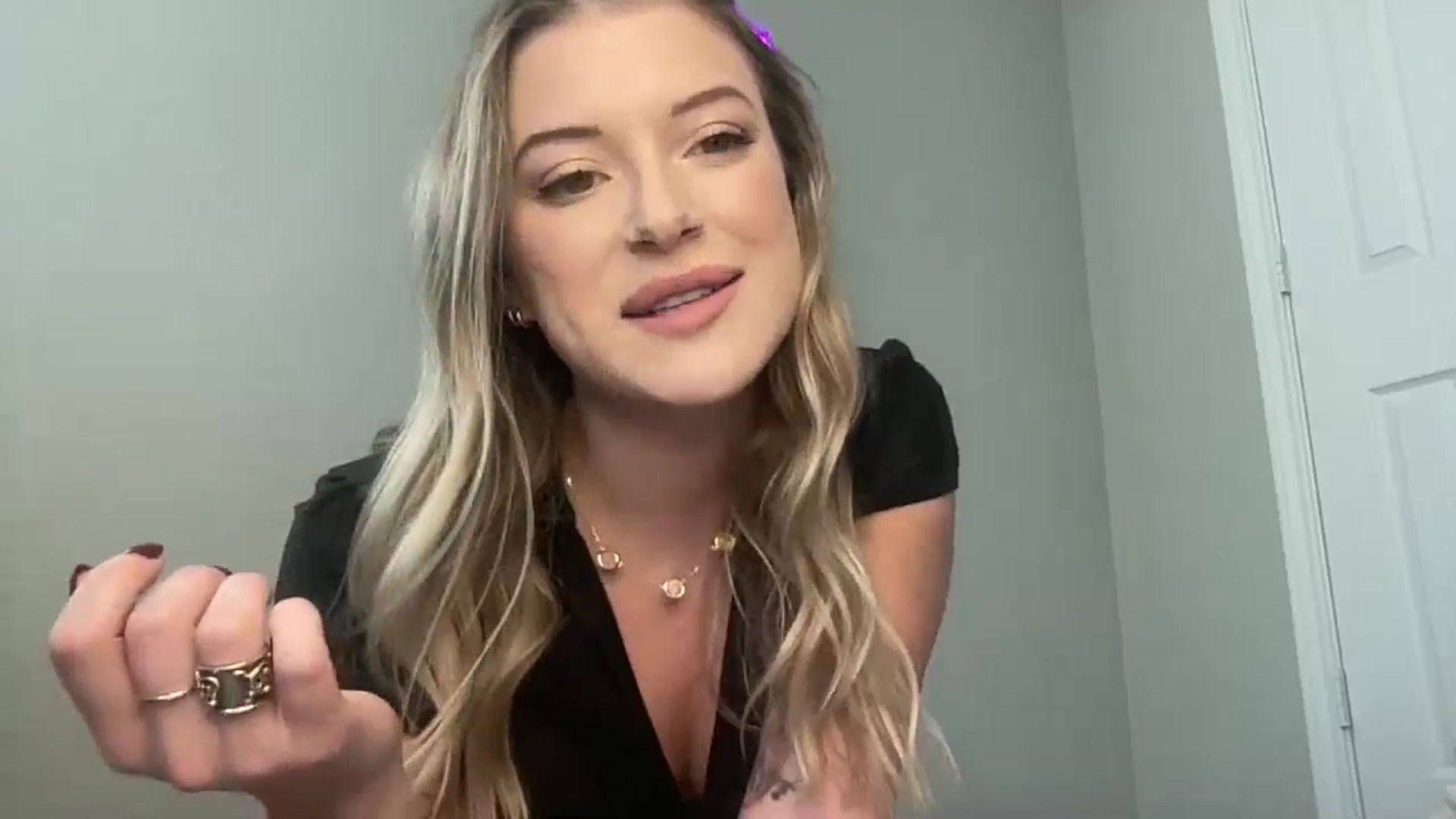 Gallery image thumbnail from rileydepp's myfreecams stream on, 10/22/2024, 19:53 image 15 of 20
