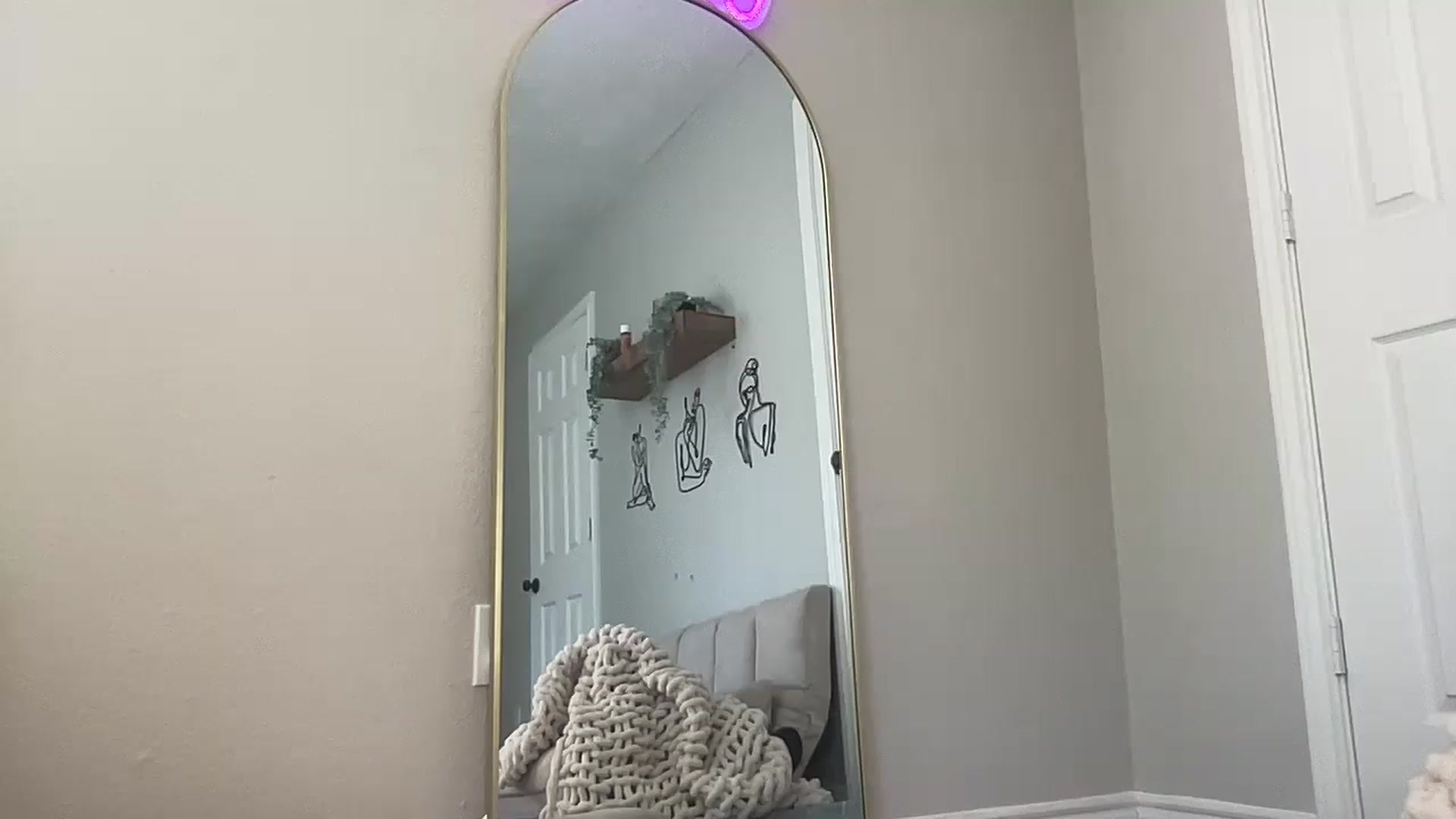 Gallery image thumbnail from rileydepp's myfreecams stream on, 10/22/2024, 19:53 image 8 of 20