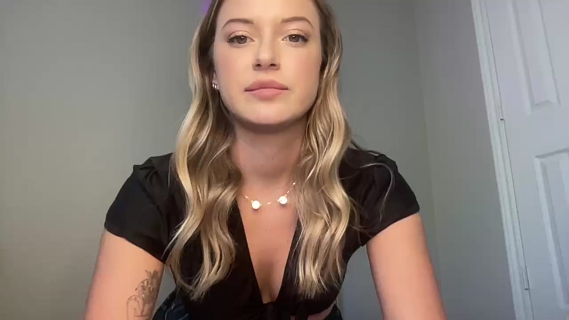 Gallery image thumbnail from rileydepp's myfreecams stream on, 10/22/2024, 20:56 image 12 of 20