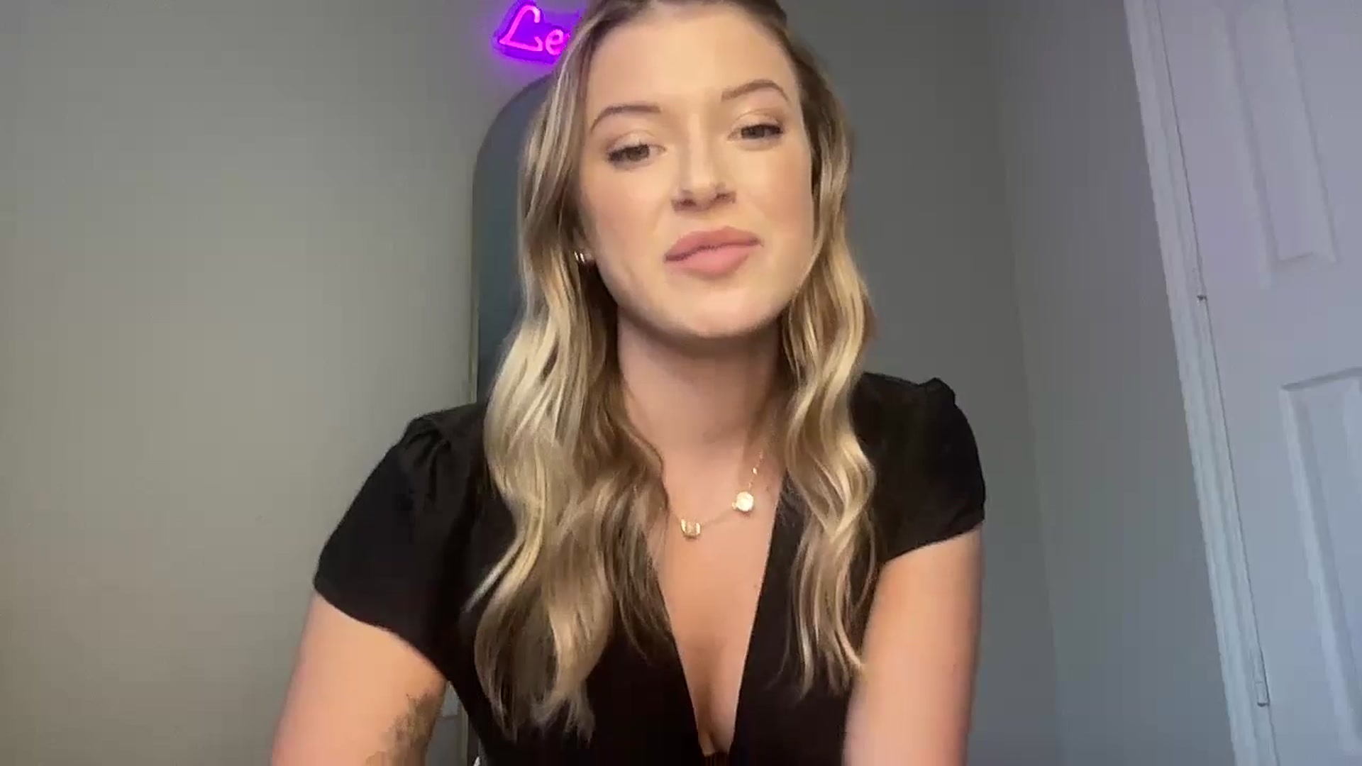 Gallery image thumbnail from rileydepp's myfreecams stream on, 10/22/2024, 20:56 image 19 of 20