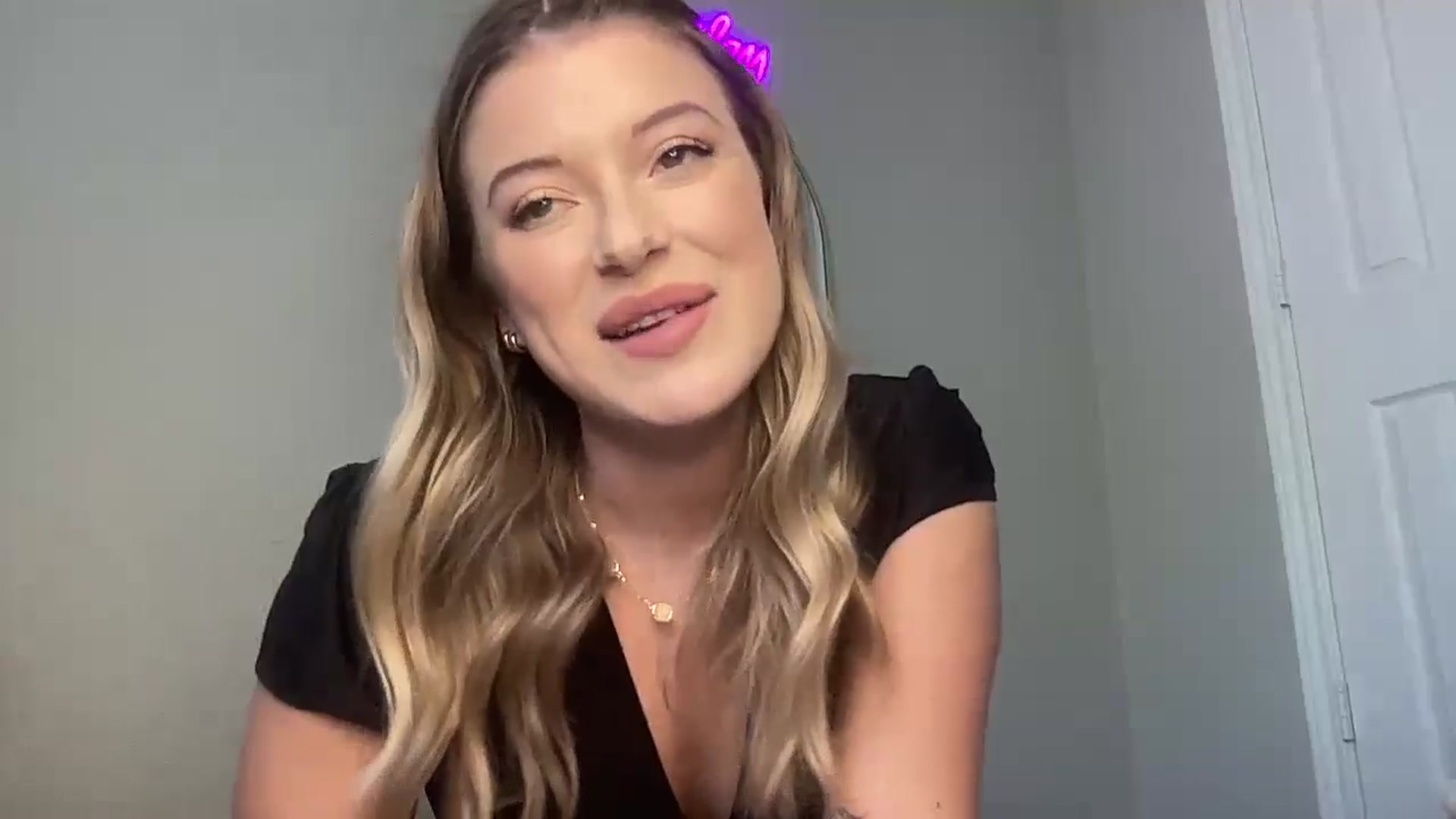 Gallery image thumbnail from rileydepp's myfreecams stream on, 10/22/2024, 20:56 image 6 of 20