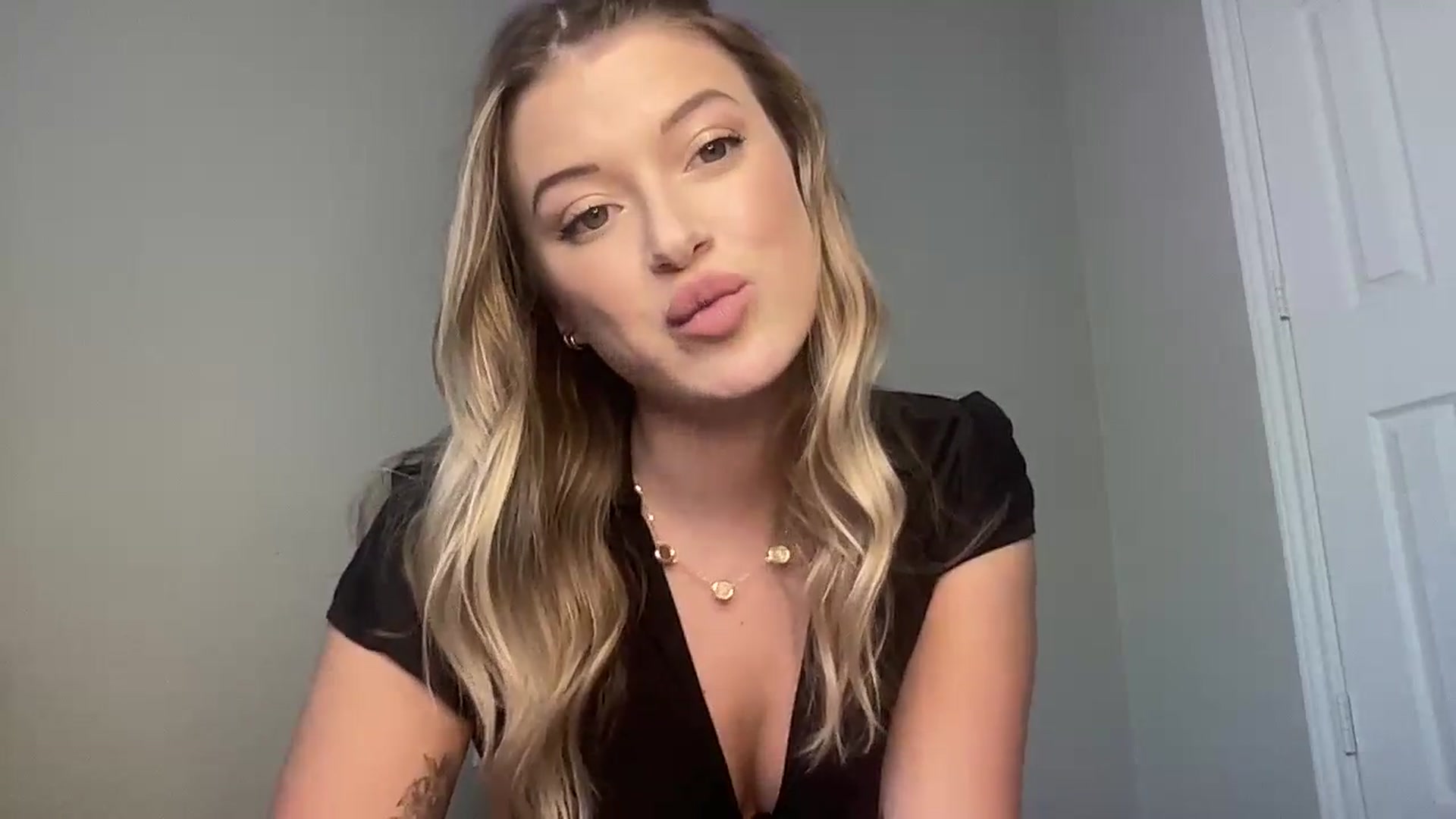 Gallery image thumbnail from rileydepp's myfreecams stream on, 10/22/2024, 20:56 image 20 of 20