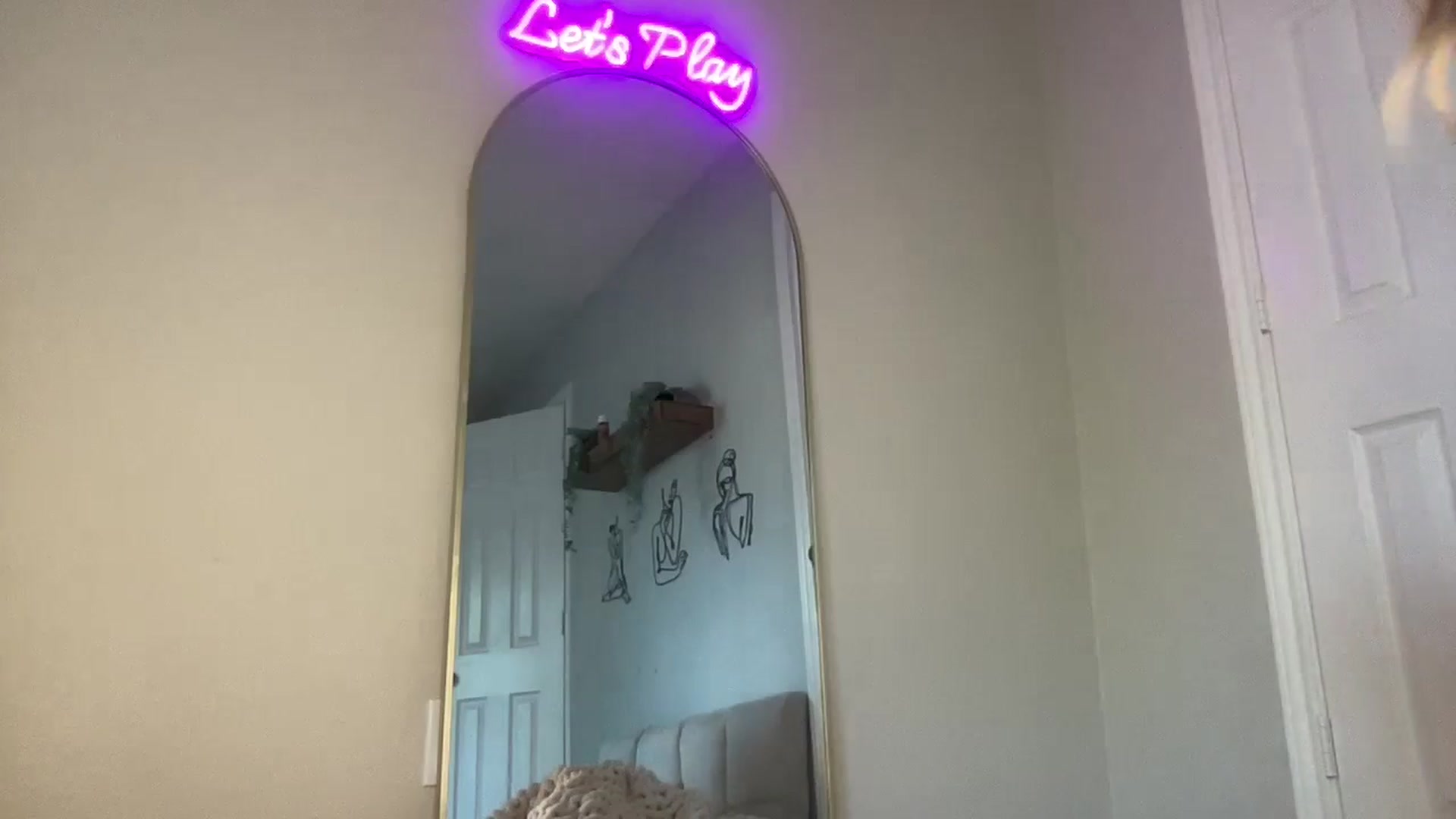 Gallery image thumbnail from rileydepp's myfreecams stream on, 10/23/2024, 22:47 image 8 of 20