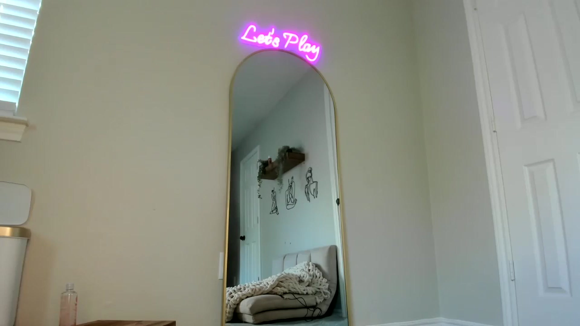 Gallery image thumbnail from rileydepp's myfreecams stream on, 10/29/2024, 21:54 image 18 of 20