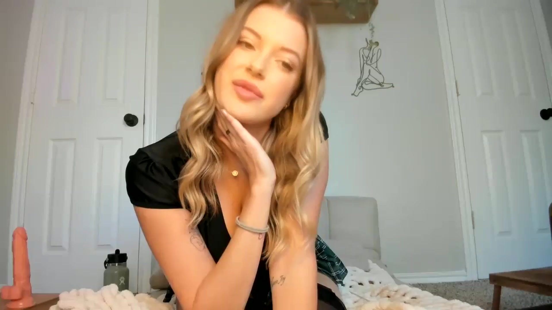 Gallery image thumbnail from rileydepp's myfreecams stream on, 11/14/2024, 22:02 image 1 of 20