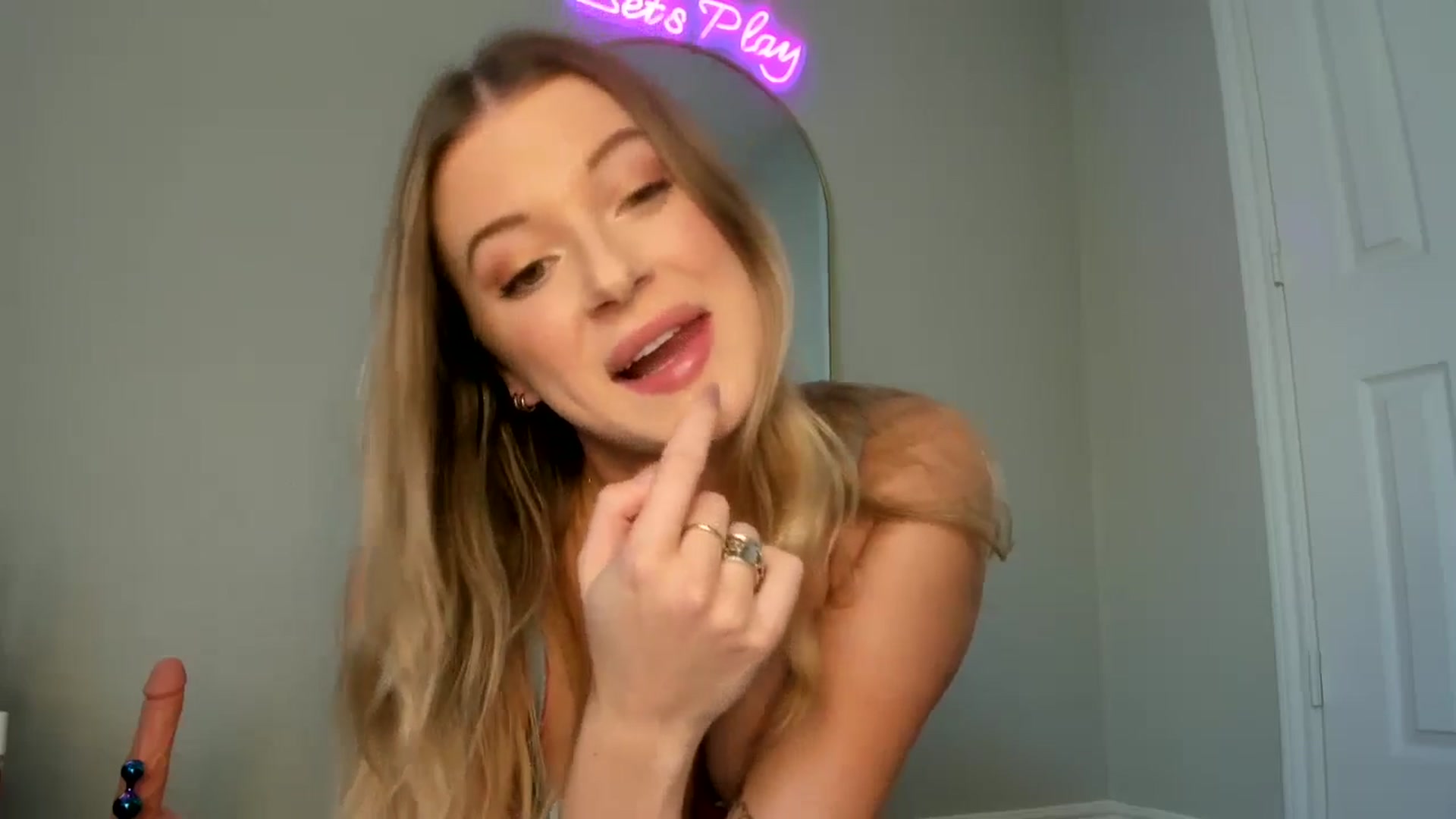Gallery image thumbnail from rileydepp's myfreecams stream on, 11/19/2024, 21:33 image 18 of 20
