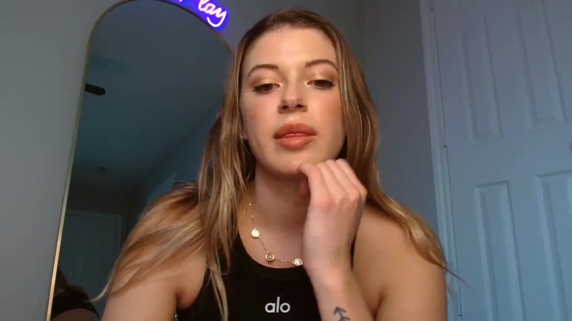 Gallery image thumbnail from rileydepp's myfreecams stream on, 12/29/2024, 22:31 image 2 of 20