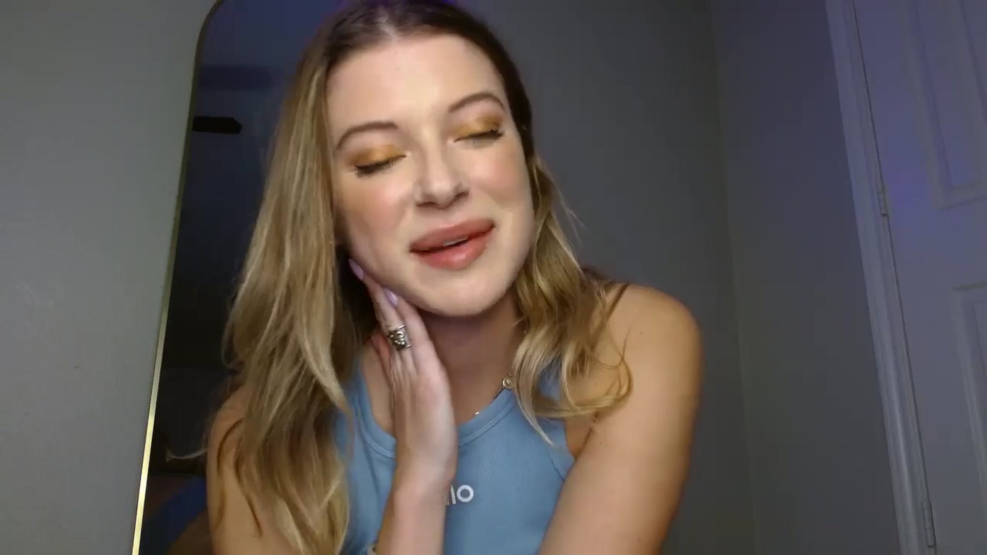 Gallery image thumbnail from rileydepp's myfreecams stream on, 01/04/2025, 23:20 image 13 of 20