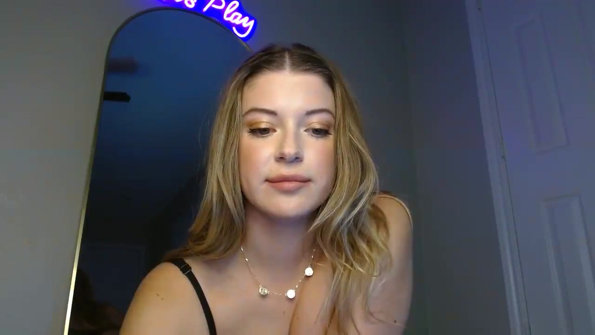 Gallery image thumbnail from rileydepp's myfreecams stream on, 01/09/2025, 24:07 image 18 of 20